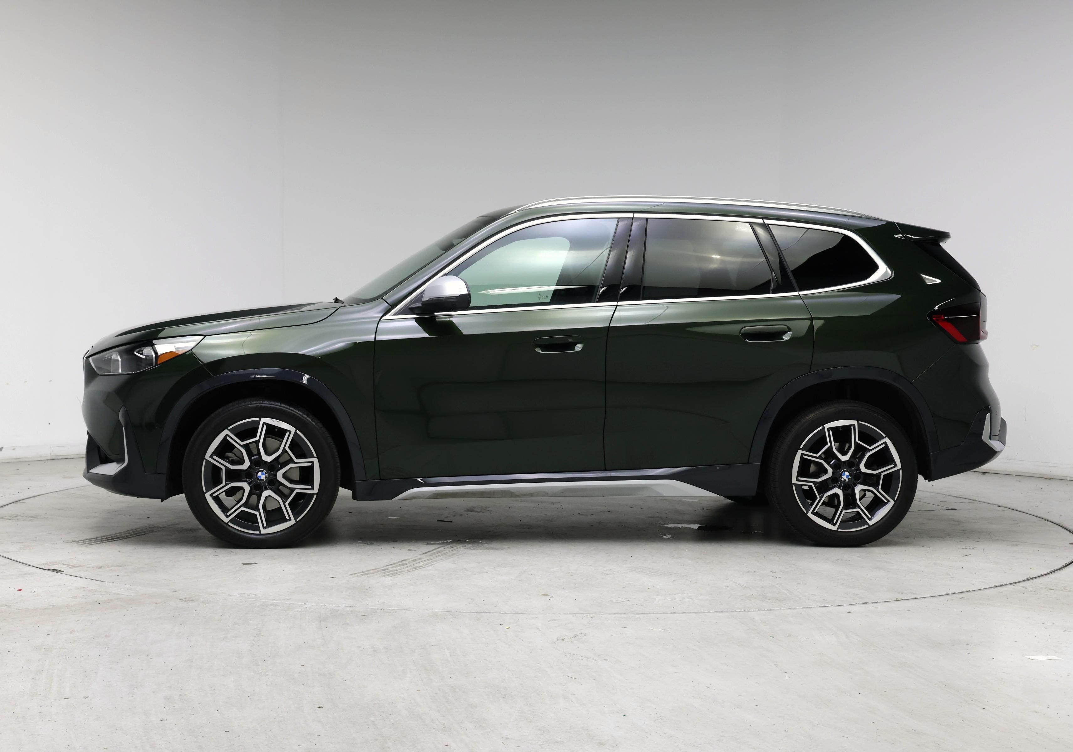 Thumbnail: 2023 BMW X1 - 3
