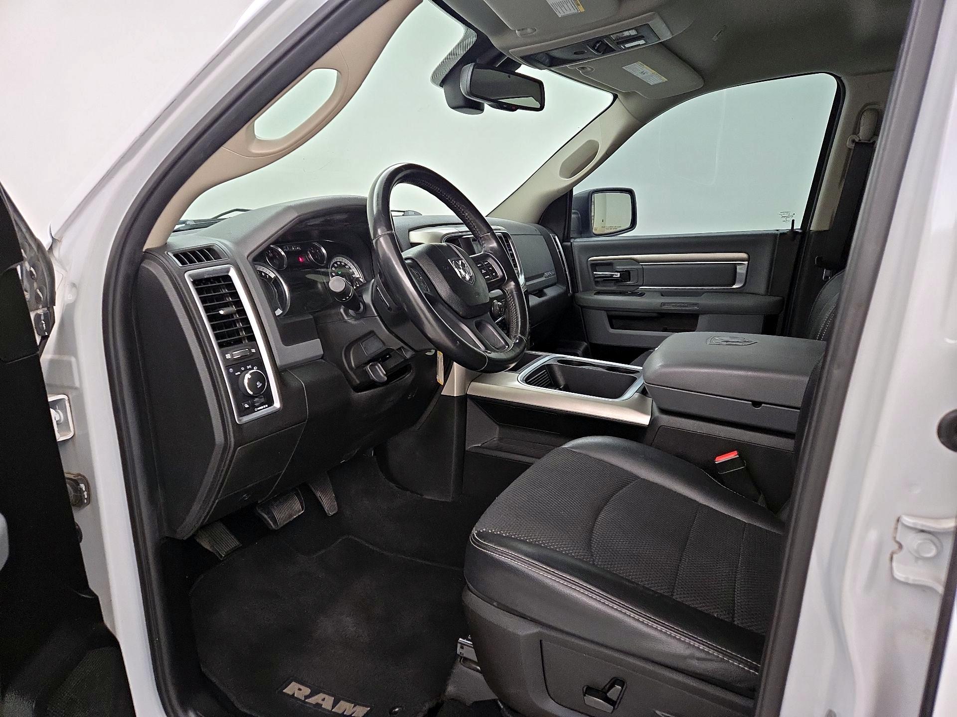 Thumbnail: 2019 RAM 1500 Classic - 11