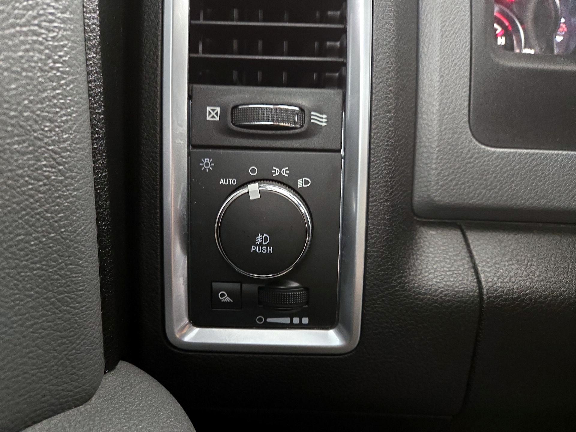 Thumbnail: 2019 RAM 1500 Classic - 13