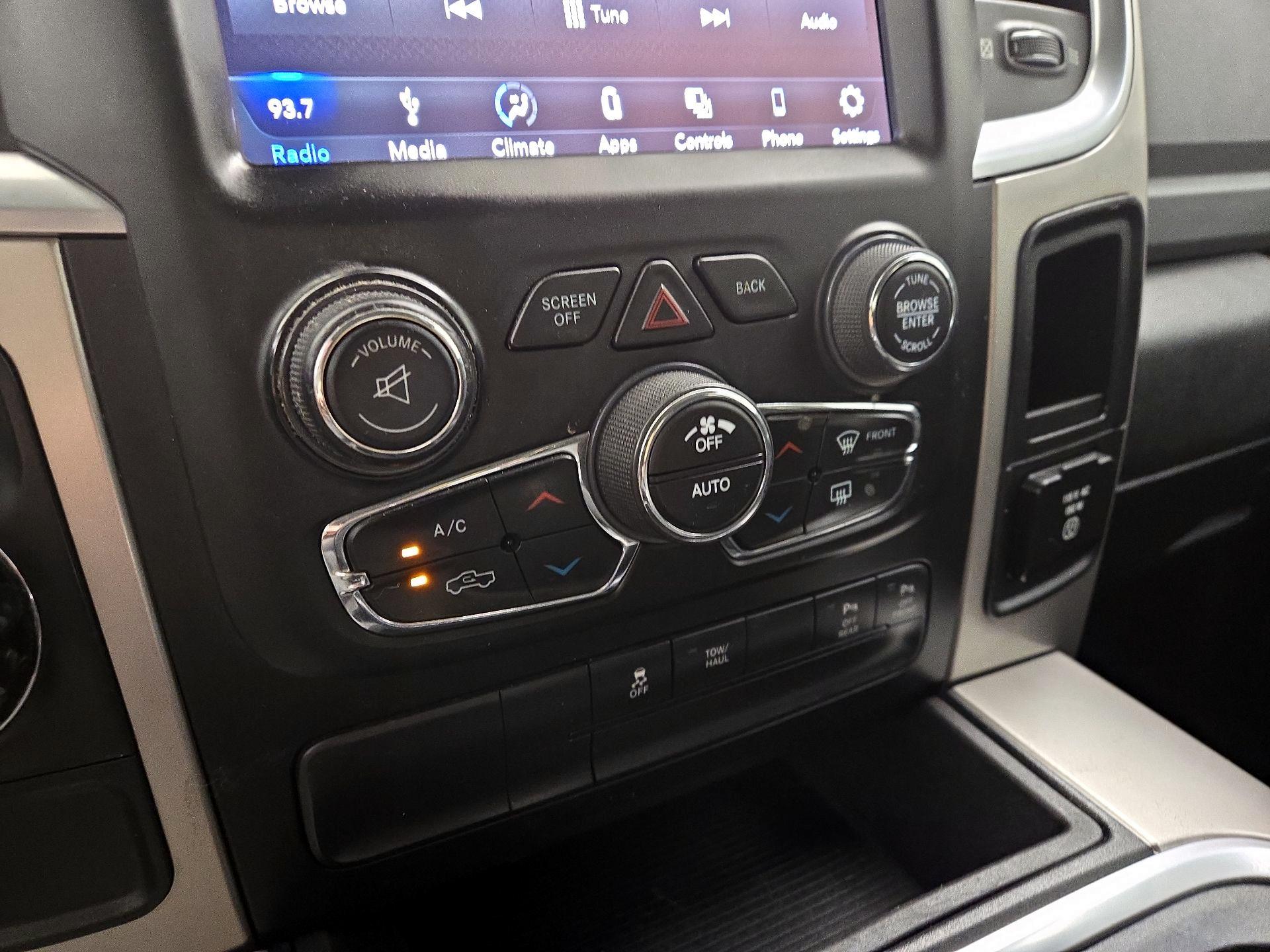 Thumbnail: 2019 RAM 1500 Classic - 16