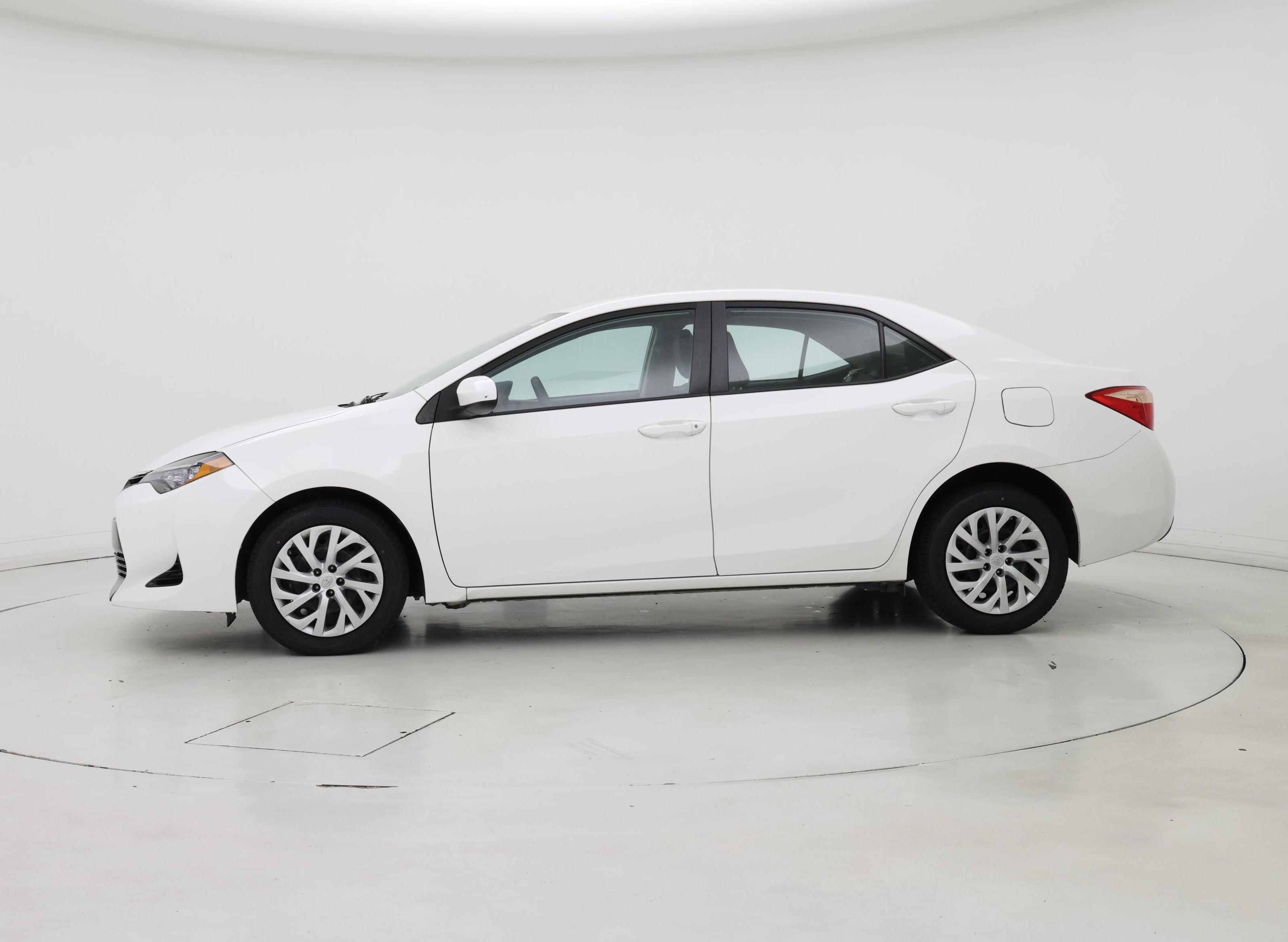 Thumbnail: 2017 Toyota Corolla - 3
