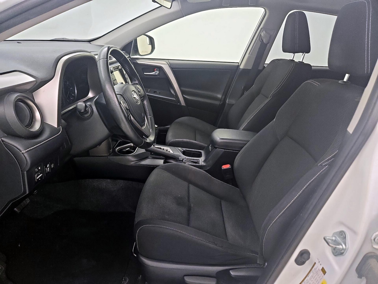 2017 Toyota RAV4 XLE - Photo 12