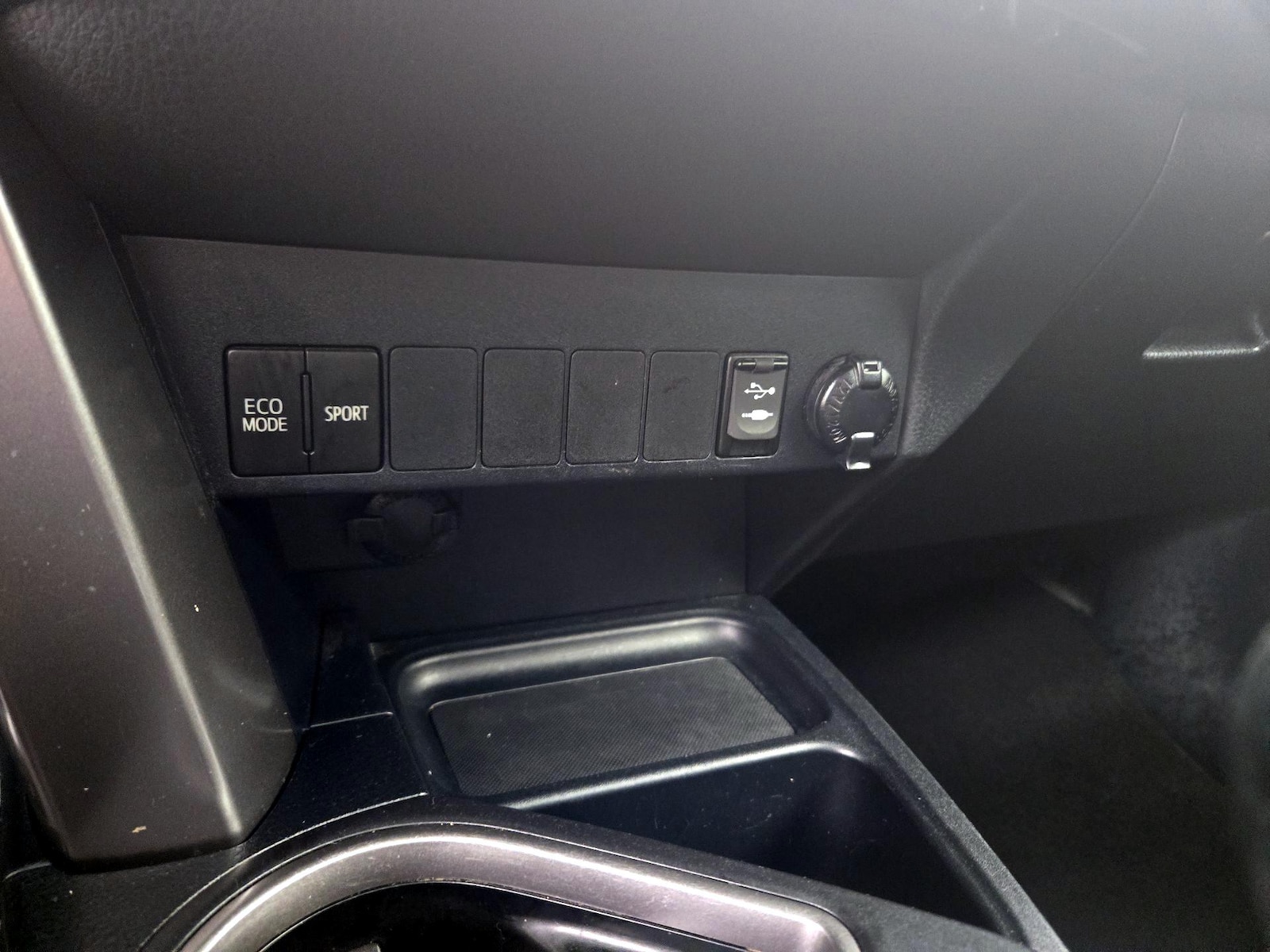 2017 Toyota RAV4 XLE - Photo 19