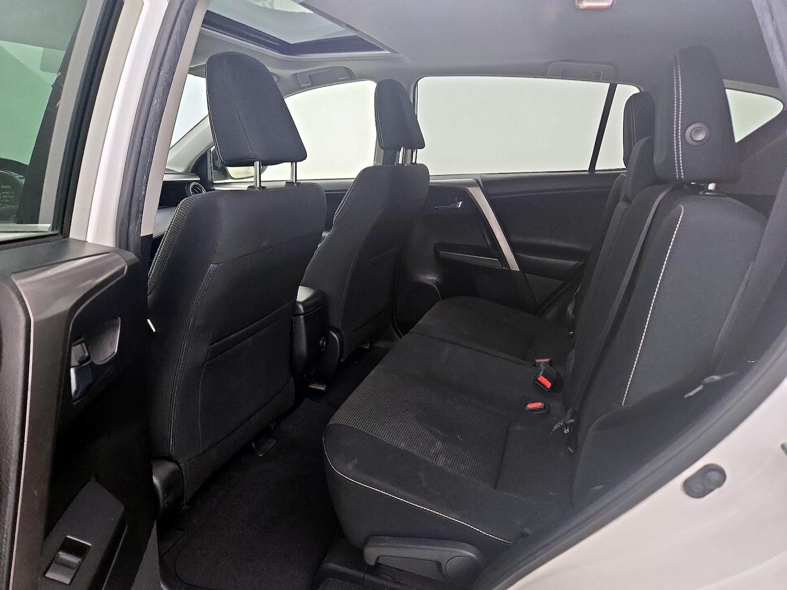 2017 Toyota RAV4 XLE - Photo 21