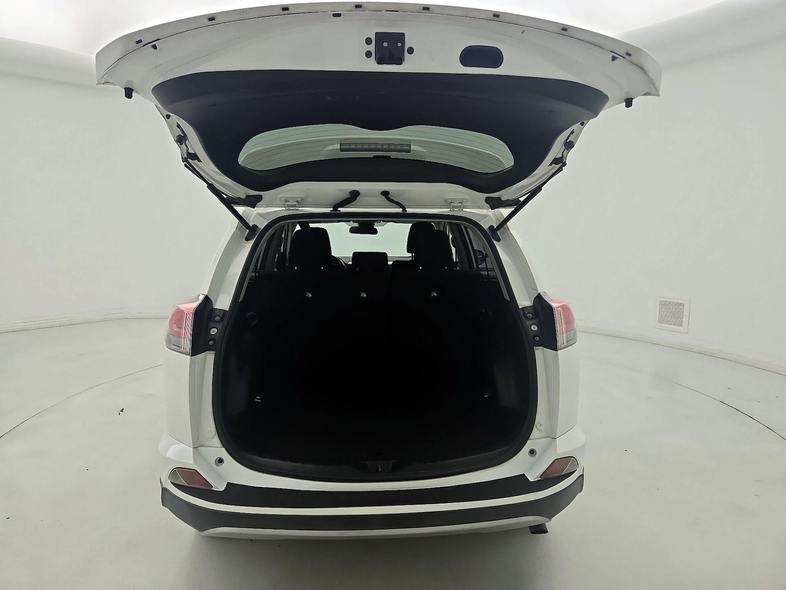 2017 Toyota RAV4 XLE - Photo 22
