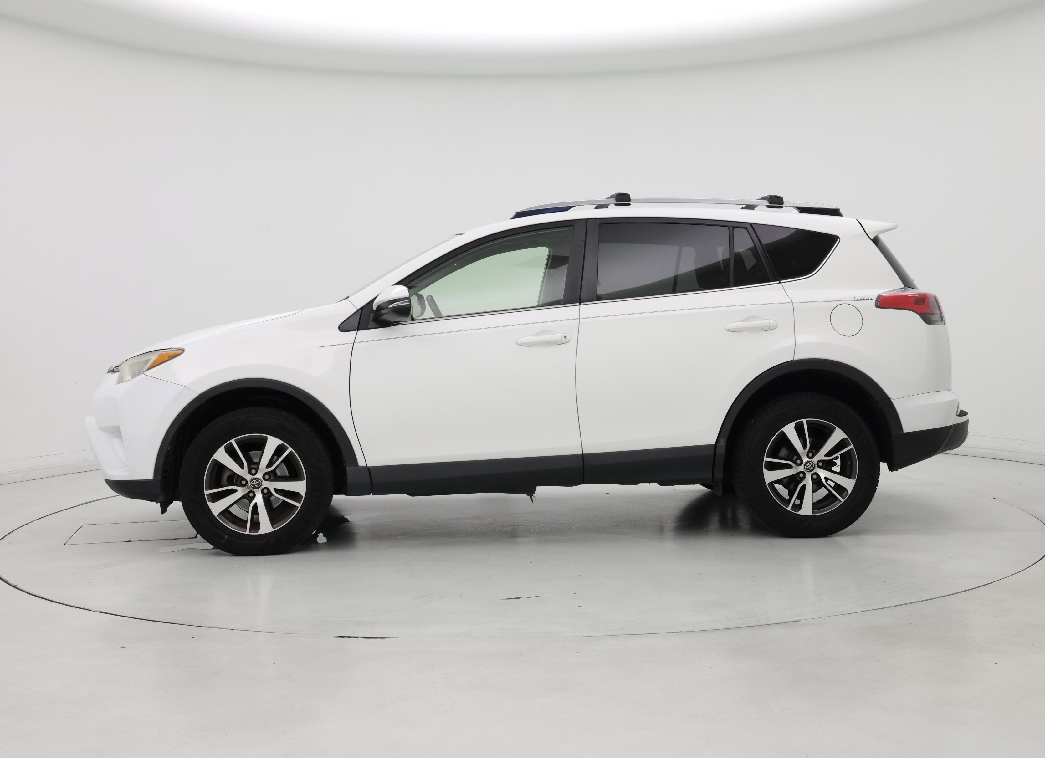 Thumbnail: 2017 Toyota RAV4 - 3