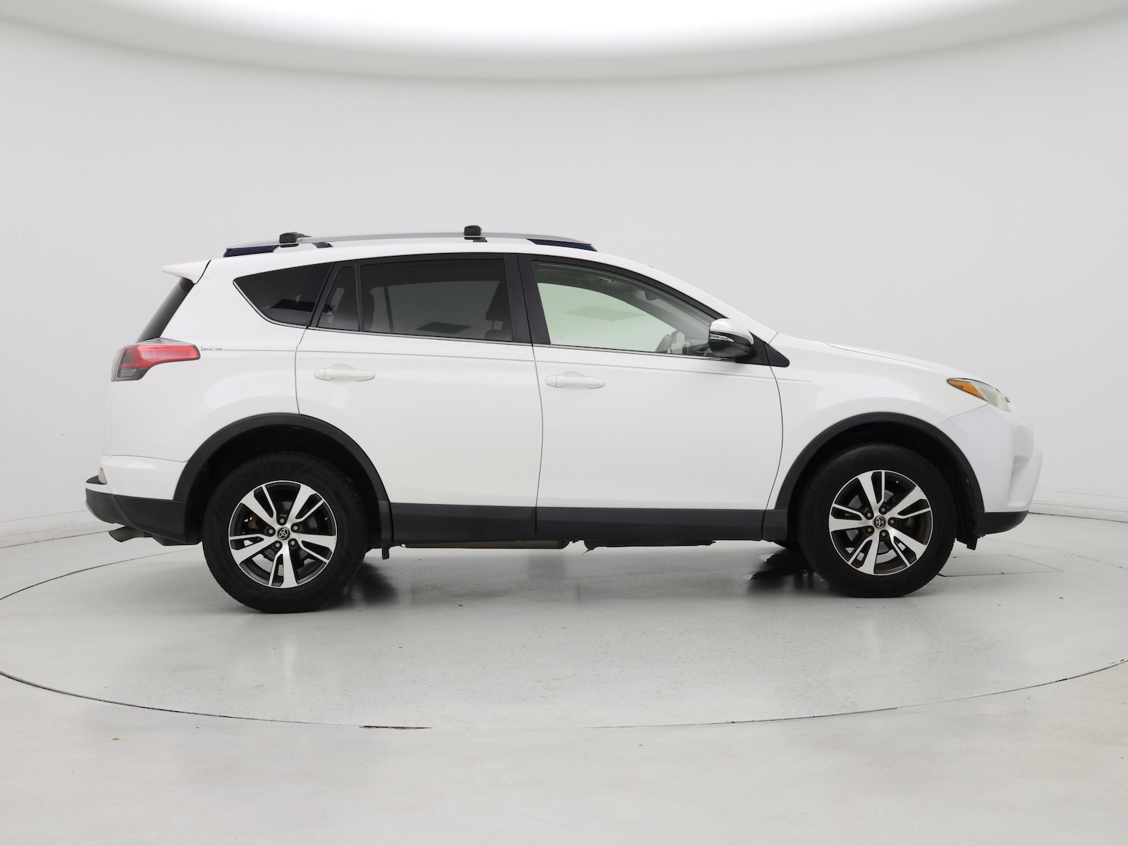 2017 Toyota RAV4 XLE - Photo 8