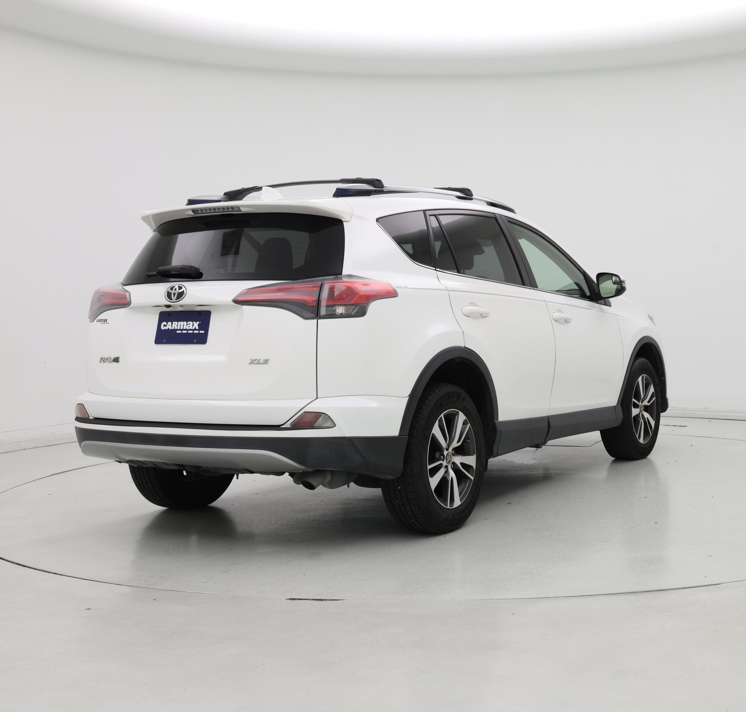 Thumbnail: 2017 Toyota RAV4 - 8
