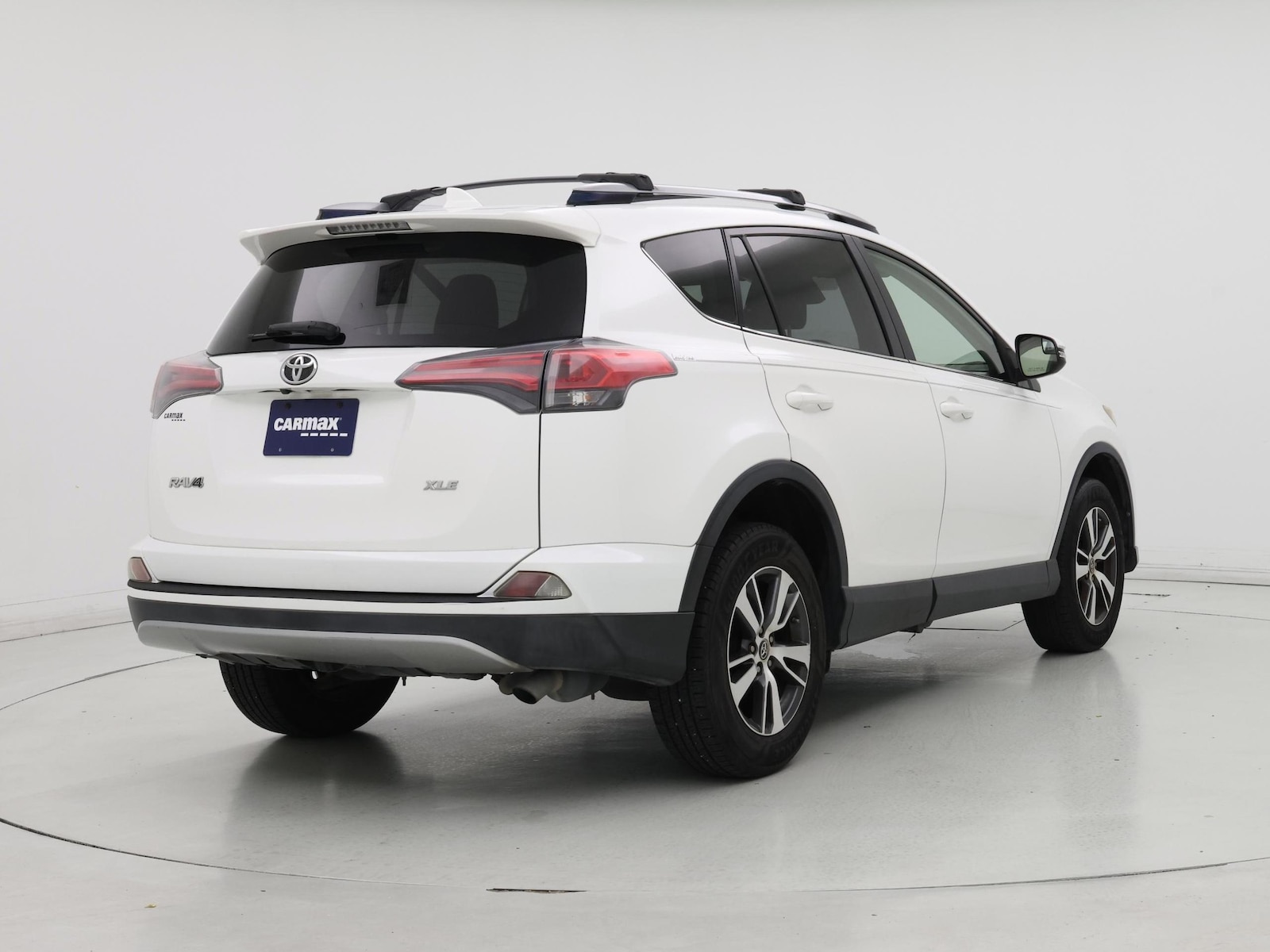 2017 Toyota RAV4 XLE - Photo 9