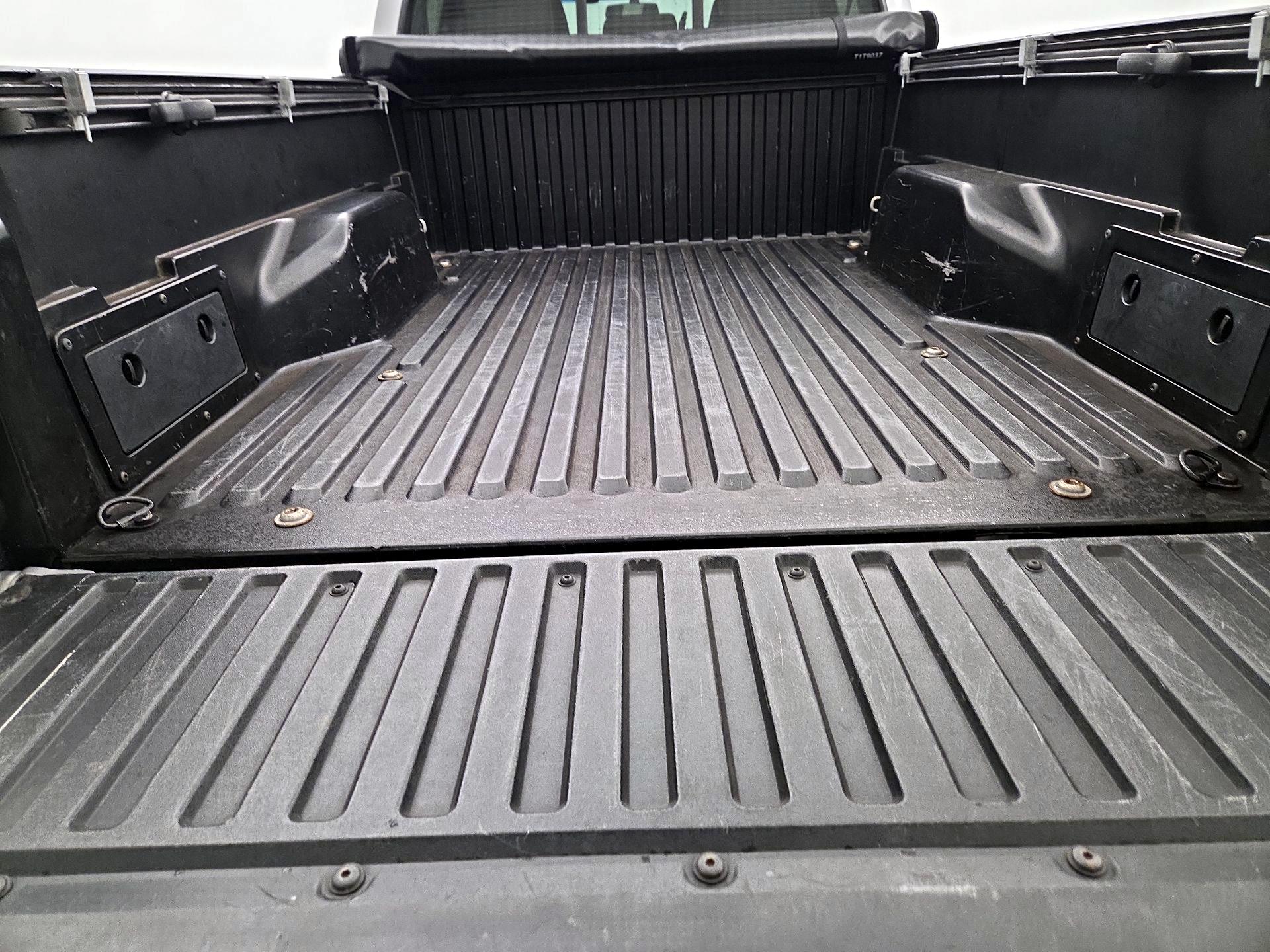 Thumbnail: 2015 Toyota Tacoma - 20