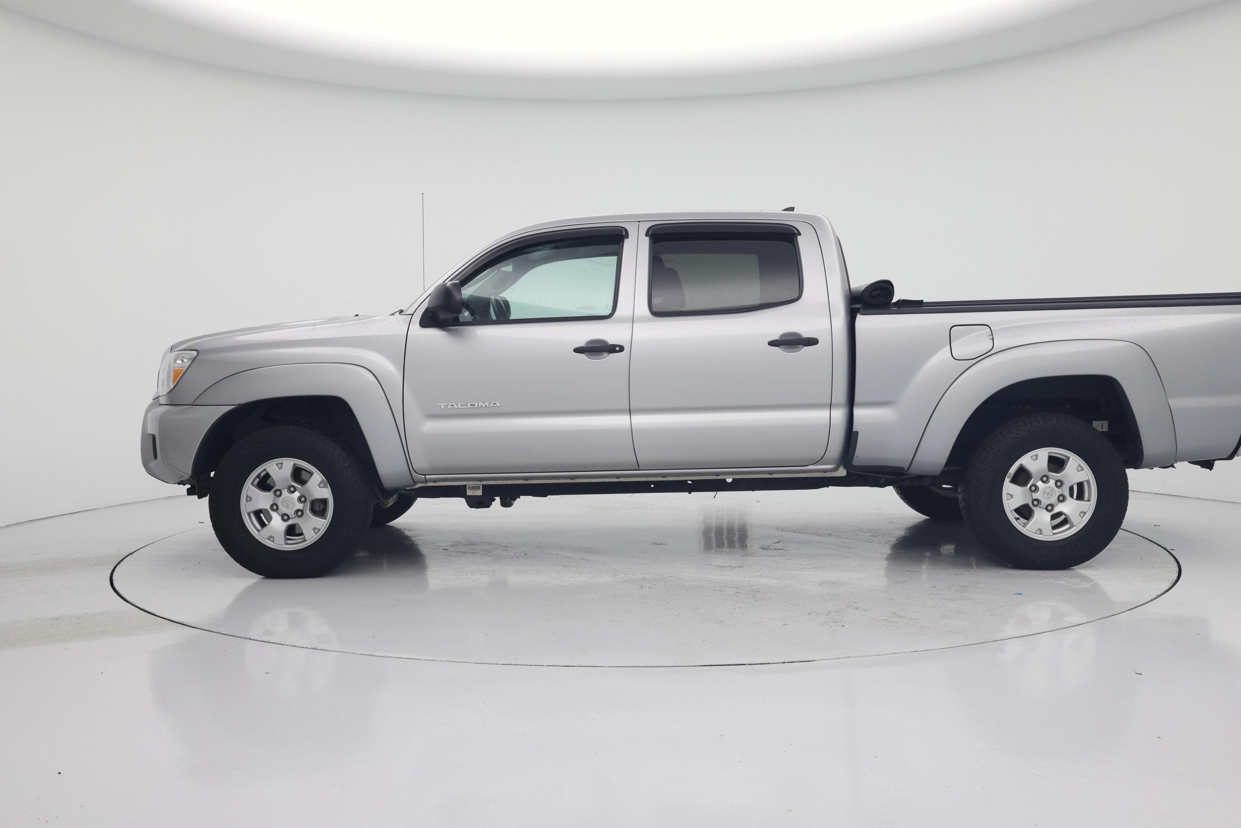 Thumbnail: 2015 Toyota Tacoma - 3