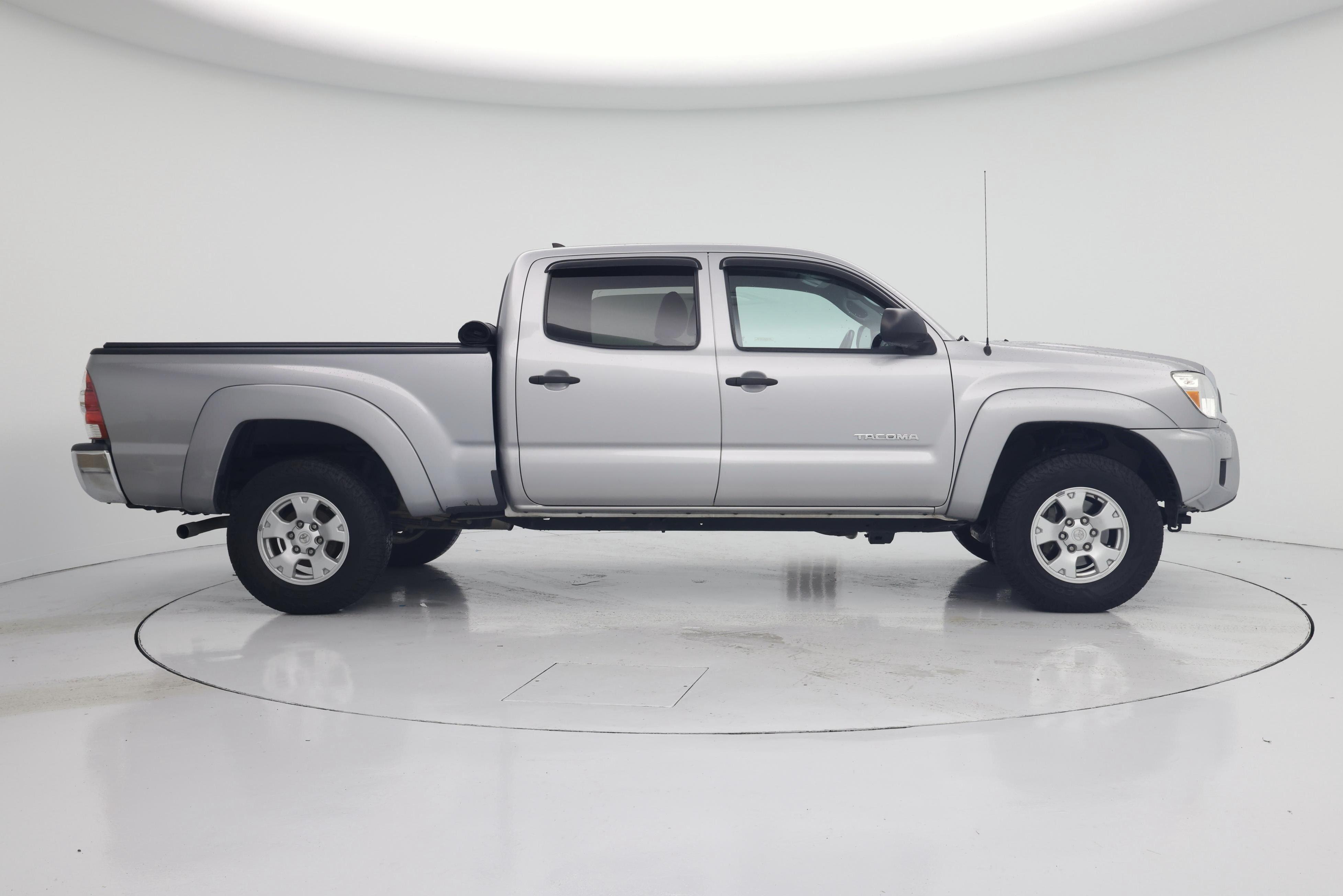 Thumbnail: 2015 Toyota Tacoma - 7