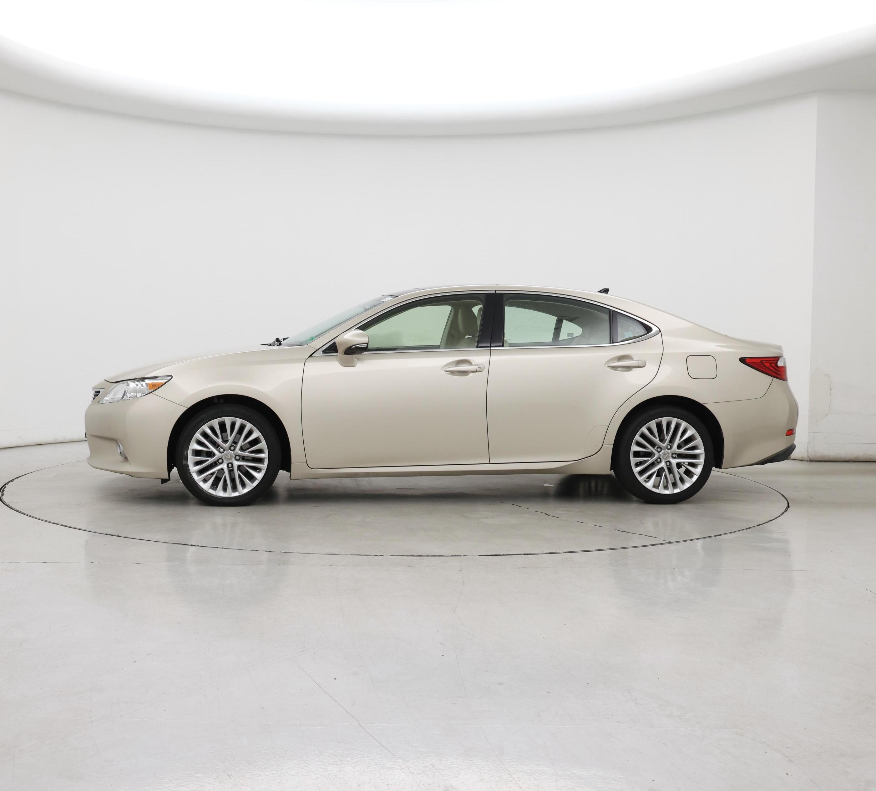 Thumbnail: 2015 Lexus ES - 3