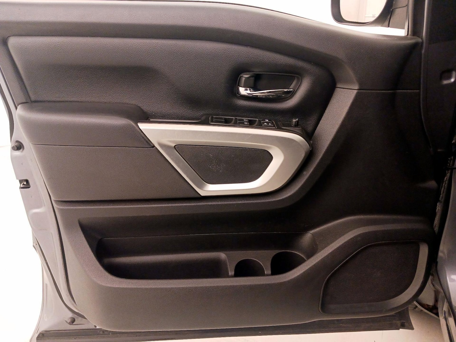 2017 Nissan Titan SV - Photo 13