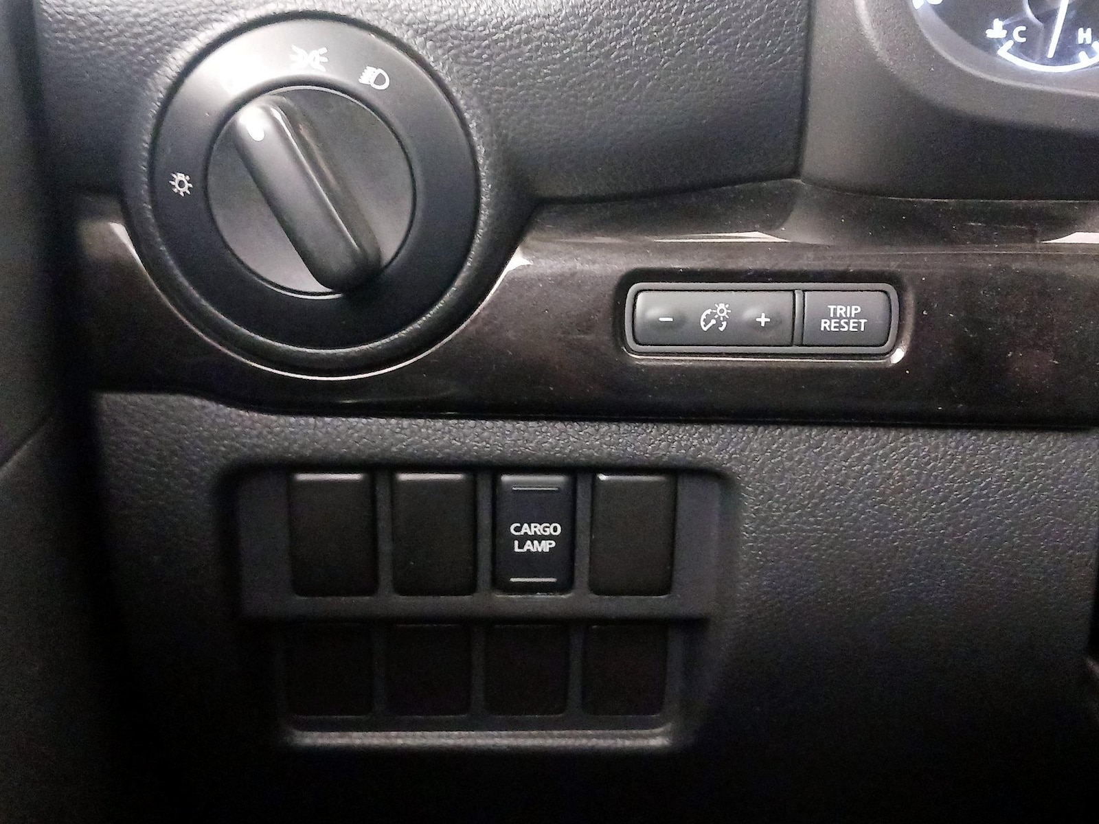 2017 Nissan Titan SV - Photo 14
