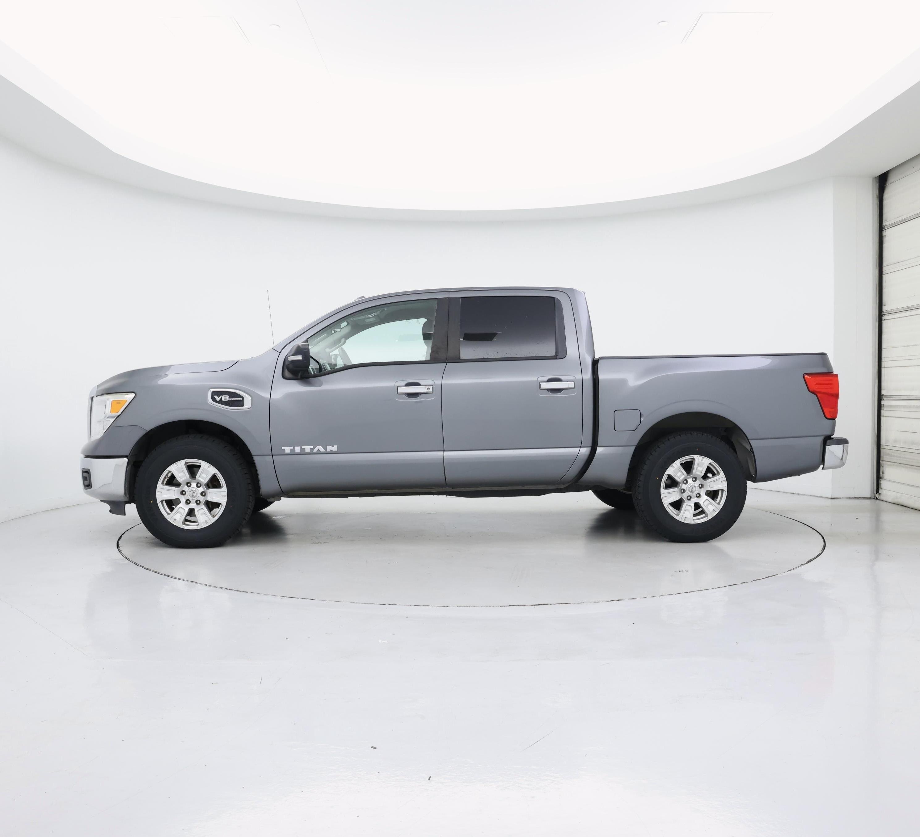 Thumbnail: 2017 Nissan Titan - 3
