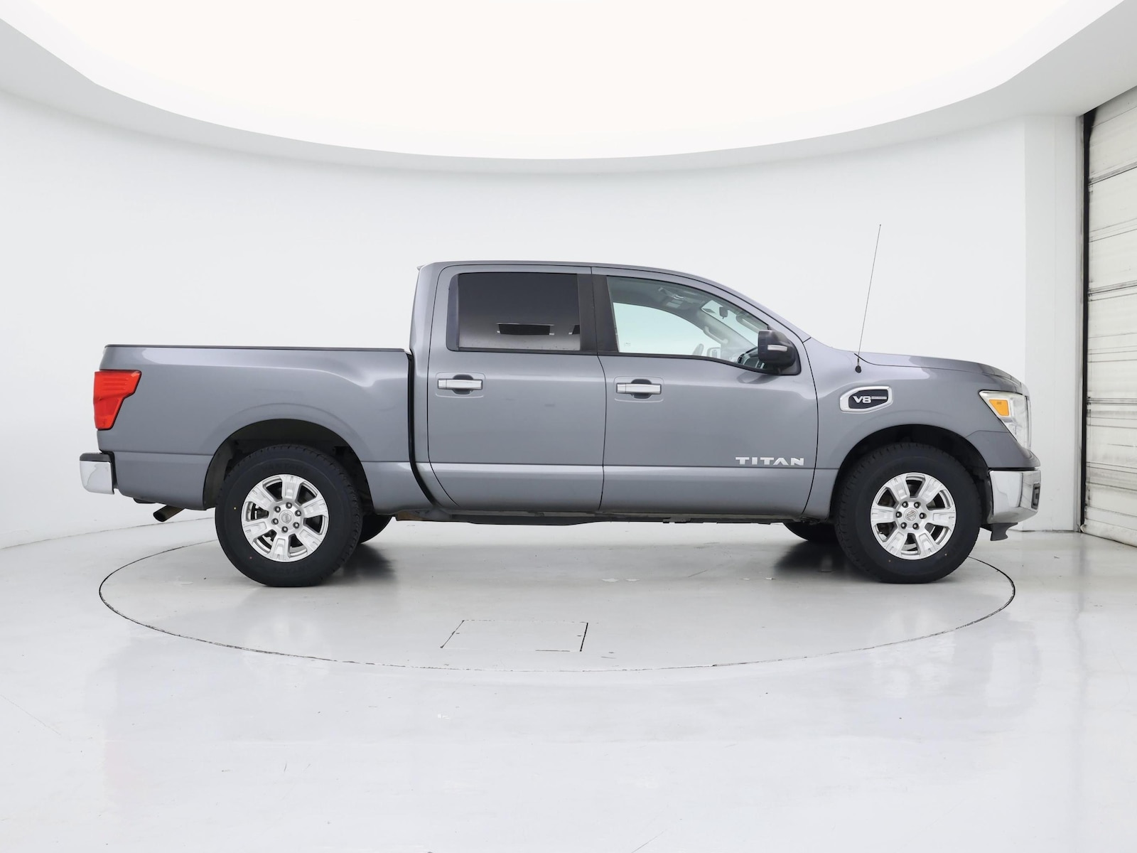 2017 Nissan Titan SV - Photo 8