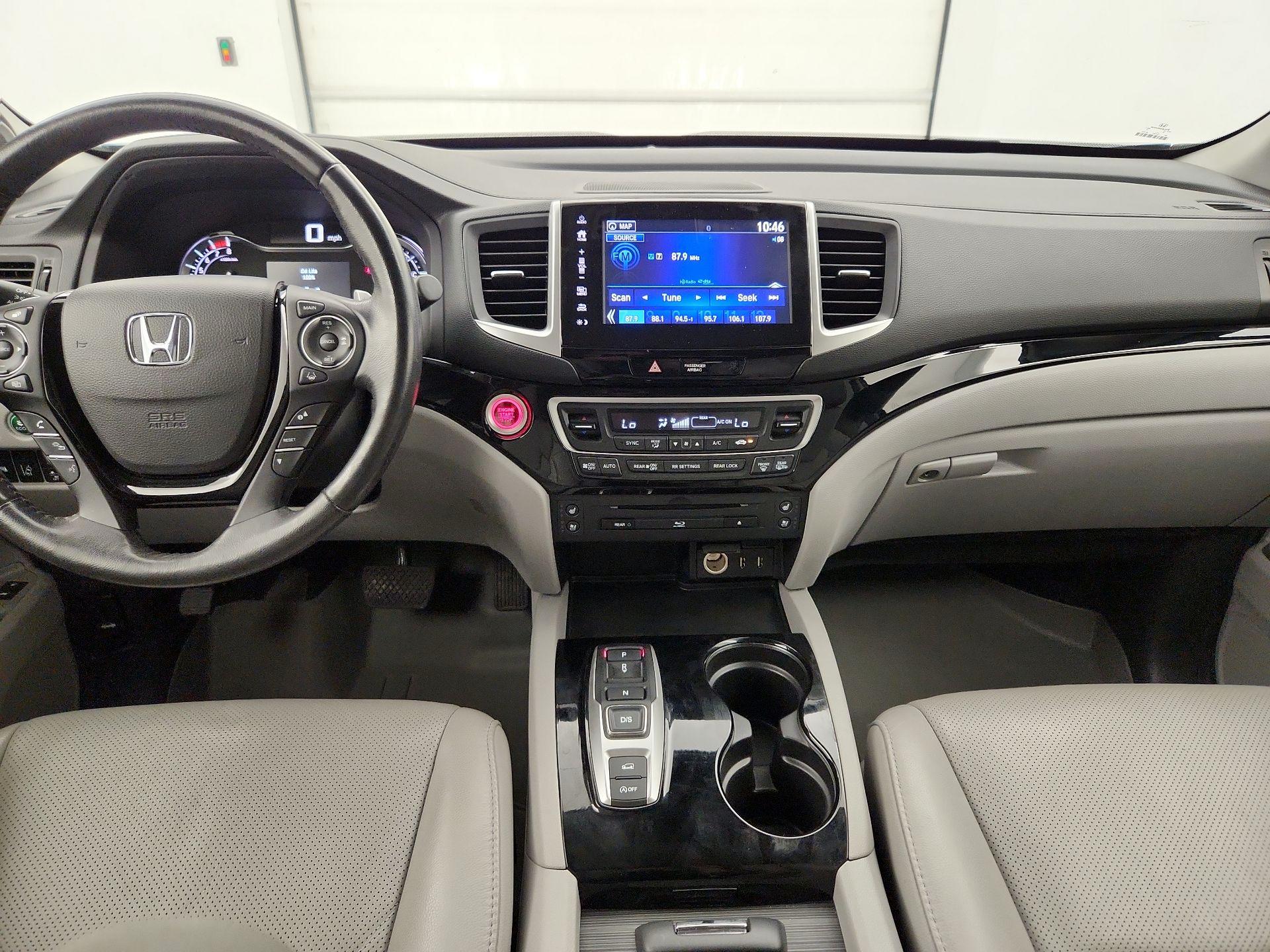 Thumbnail: 2017 Honda Pilot - 9