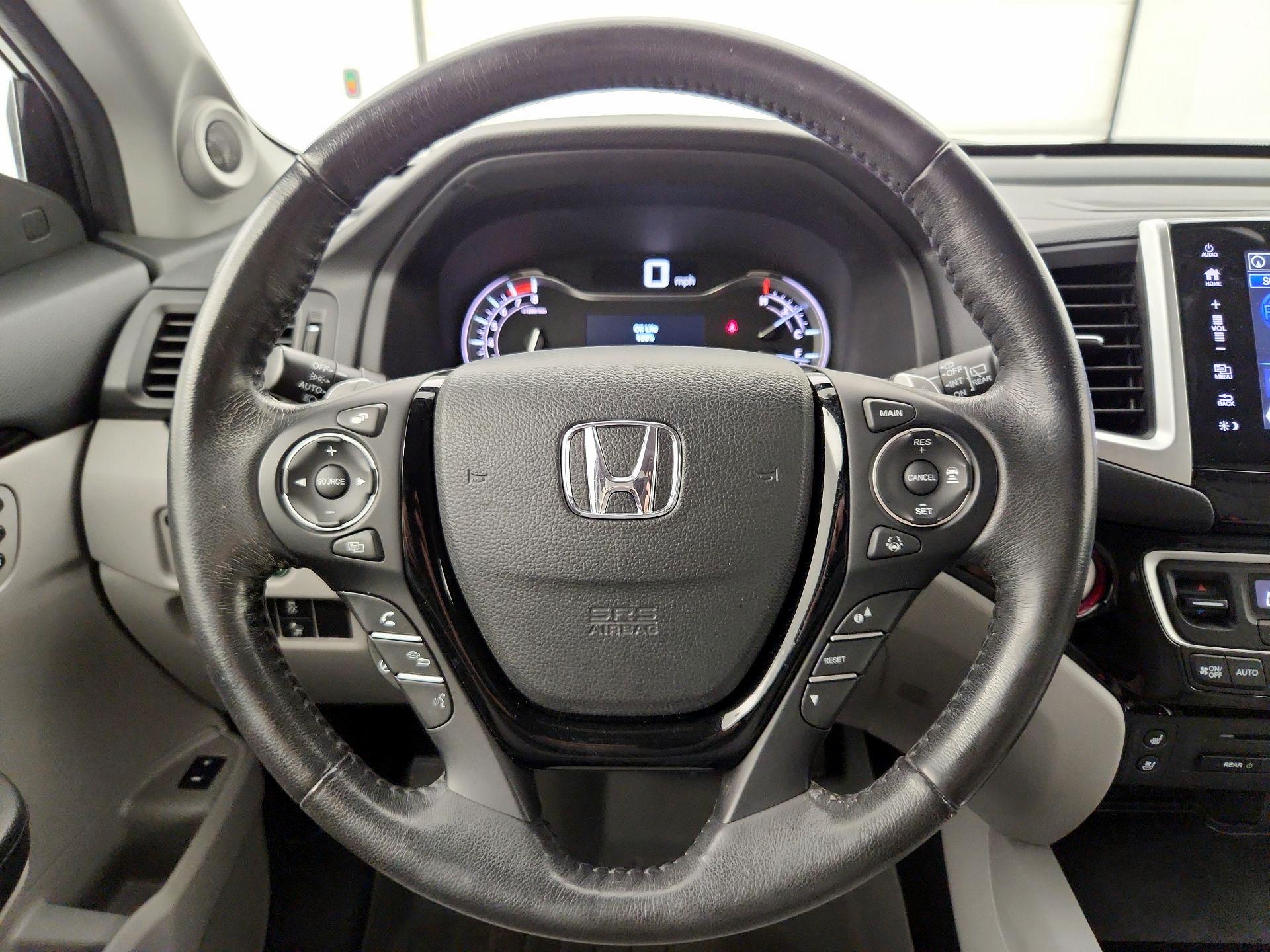 Thumbnail: 2017 Honda Pilot - 10