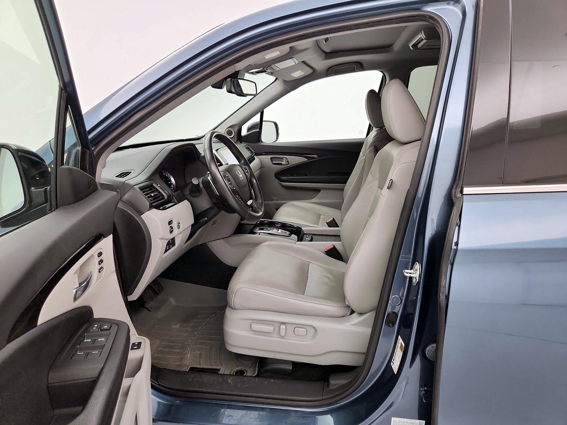 Thumbnail: 2017 Honda Pilot - 11