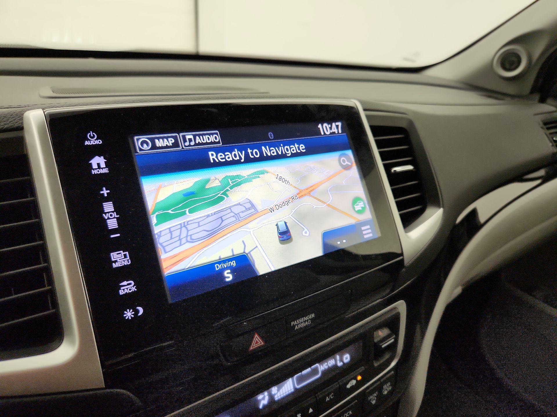 Thumbnail: 2017 Honda Pilot - 14