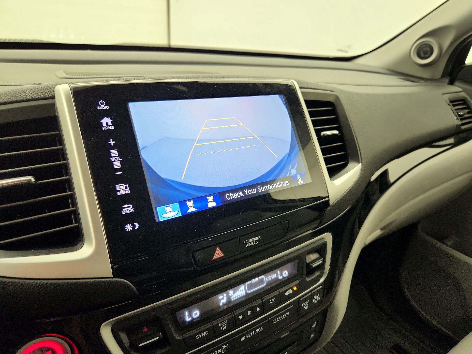 Thumbnail: 2017 Honda Pilot - 15