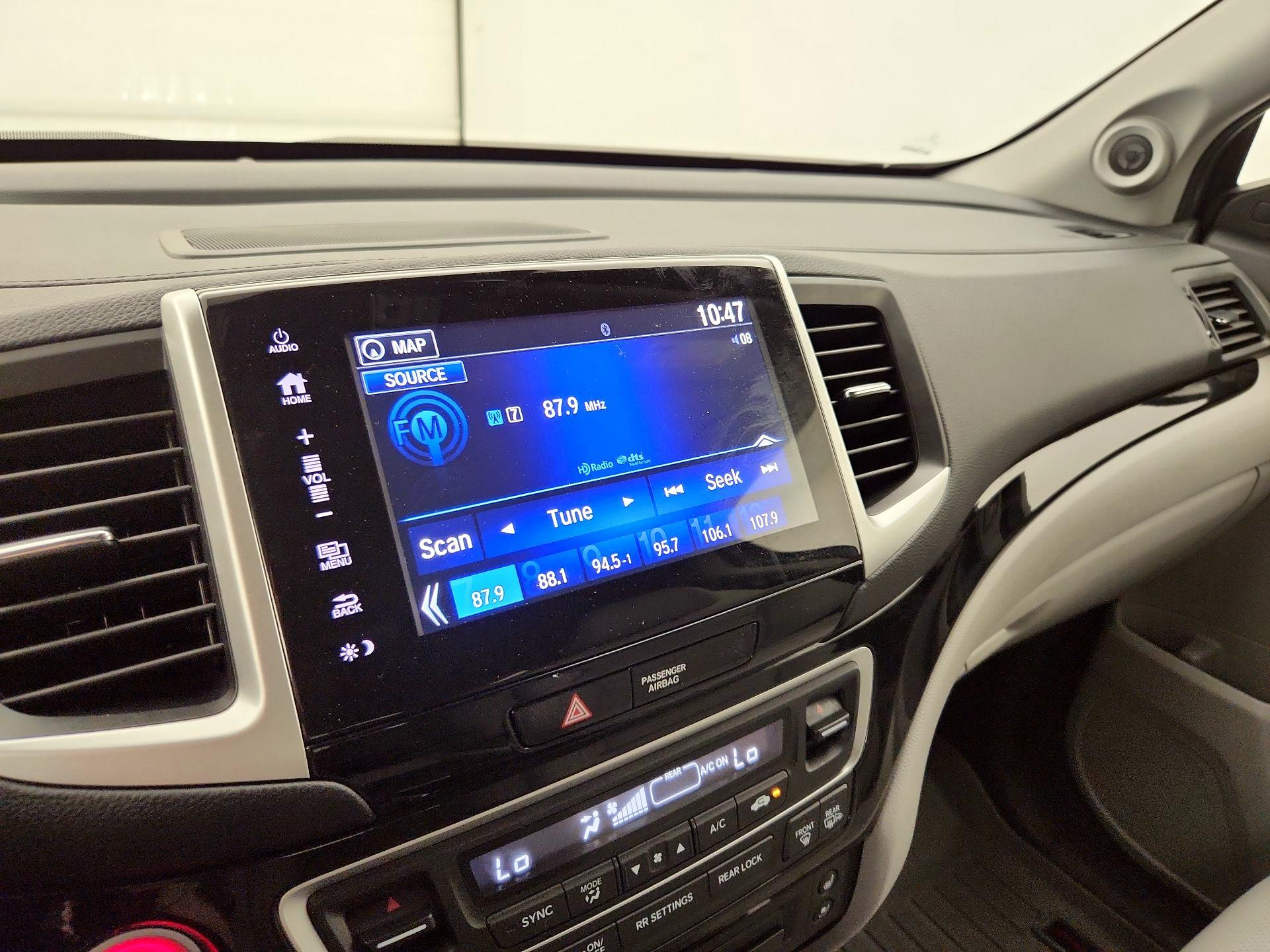 Thumbnail: 2017 Honda Pilot - 16