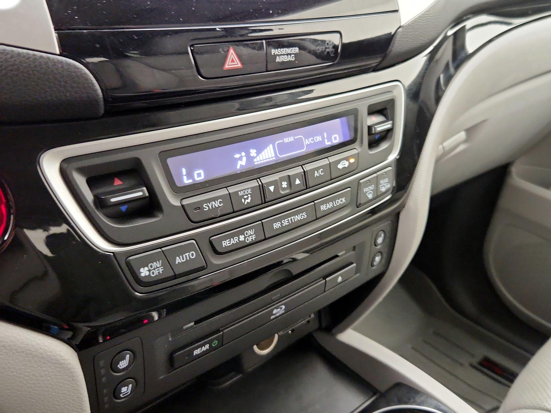 Thumbnail: 2017 Honda Pilot - 17