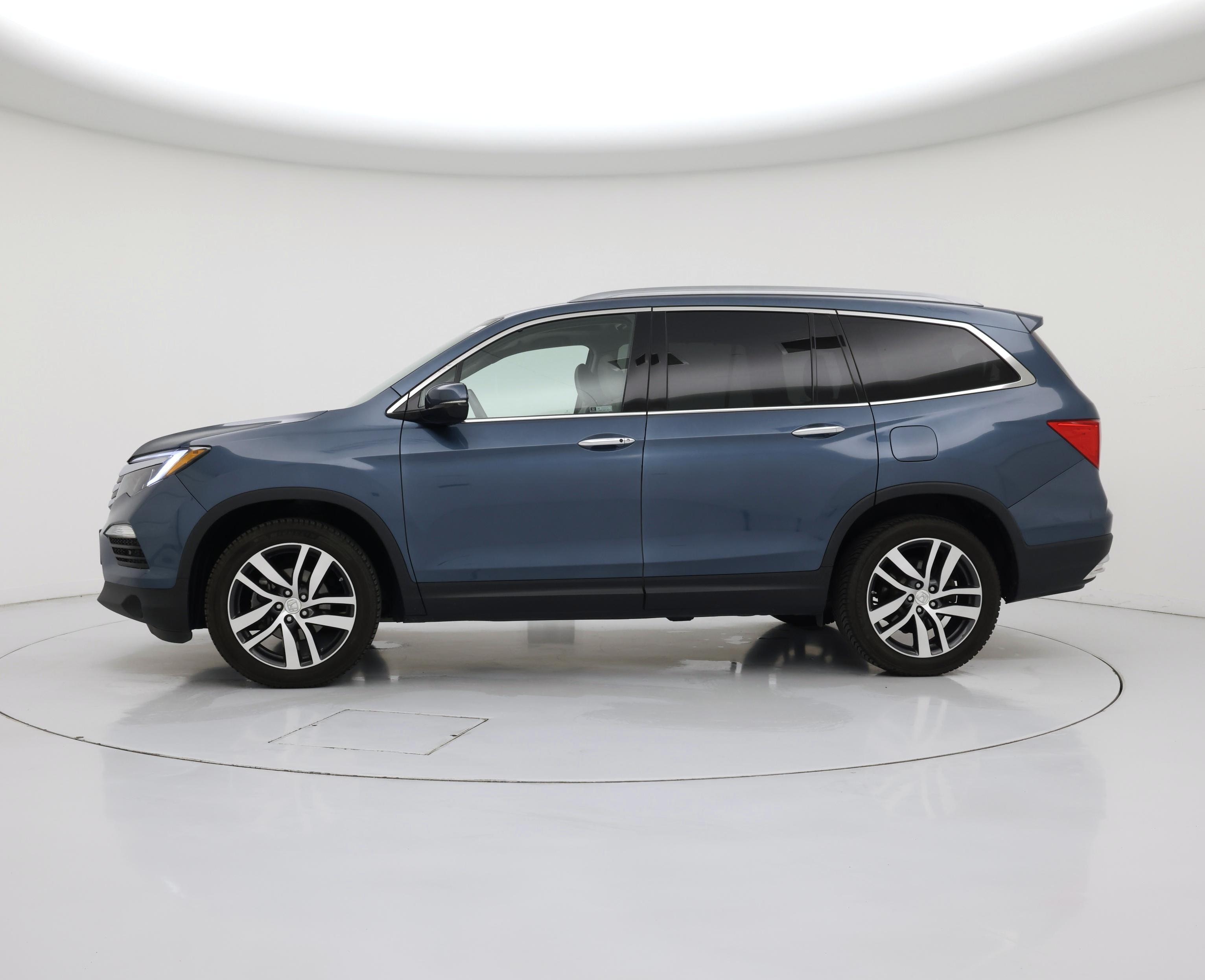 Thumbnail: 2017 Honda Pilot - 3