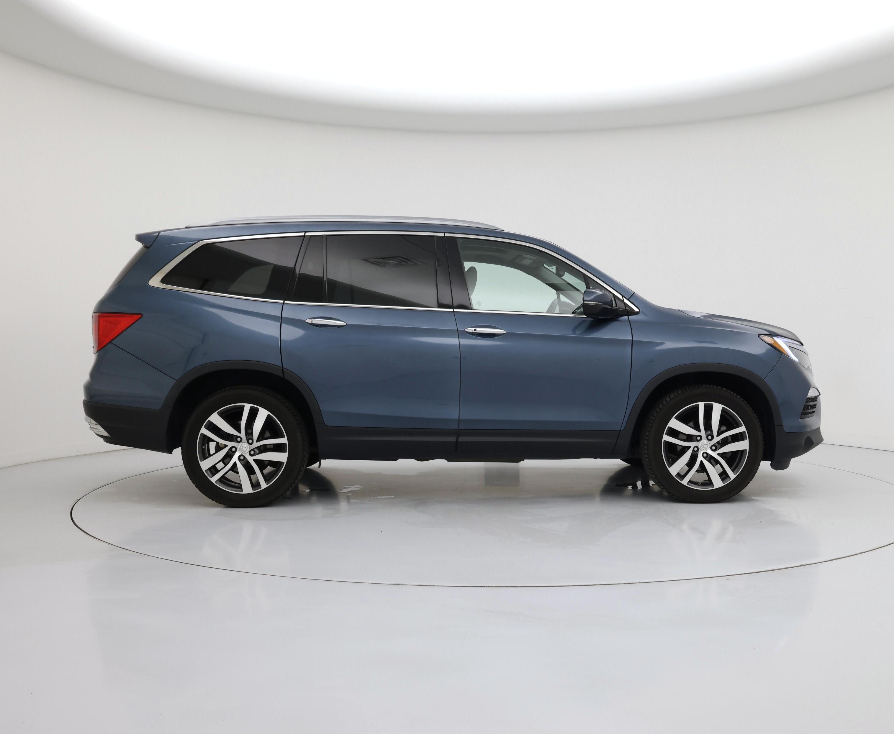 Thumbnail: 2017 Honda Pilot - 7