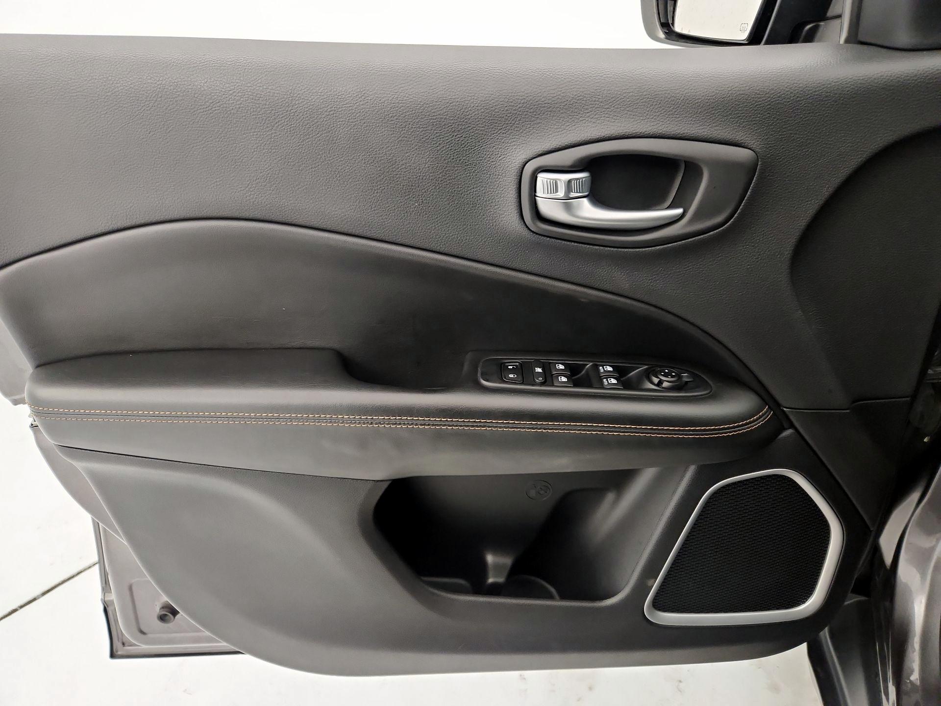 Thumbnail: 2018 Jeep Compass - 12