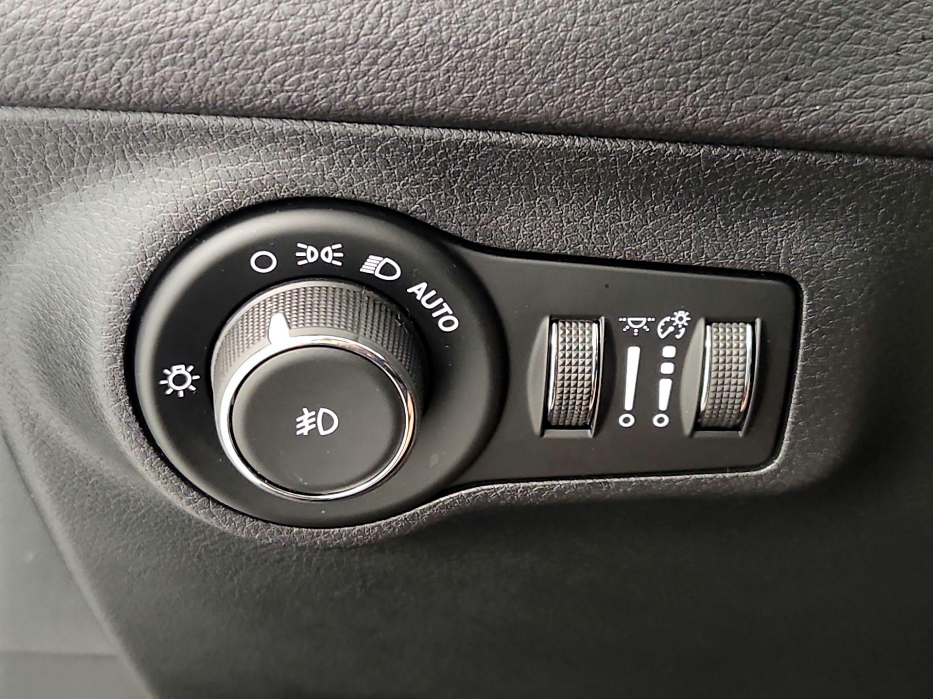 Thumbnail: 2018 Jeep Compass - 13