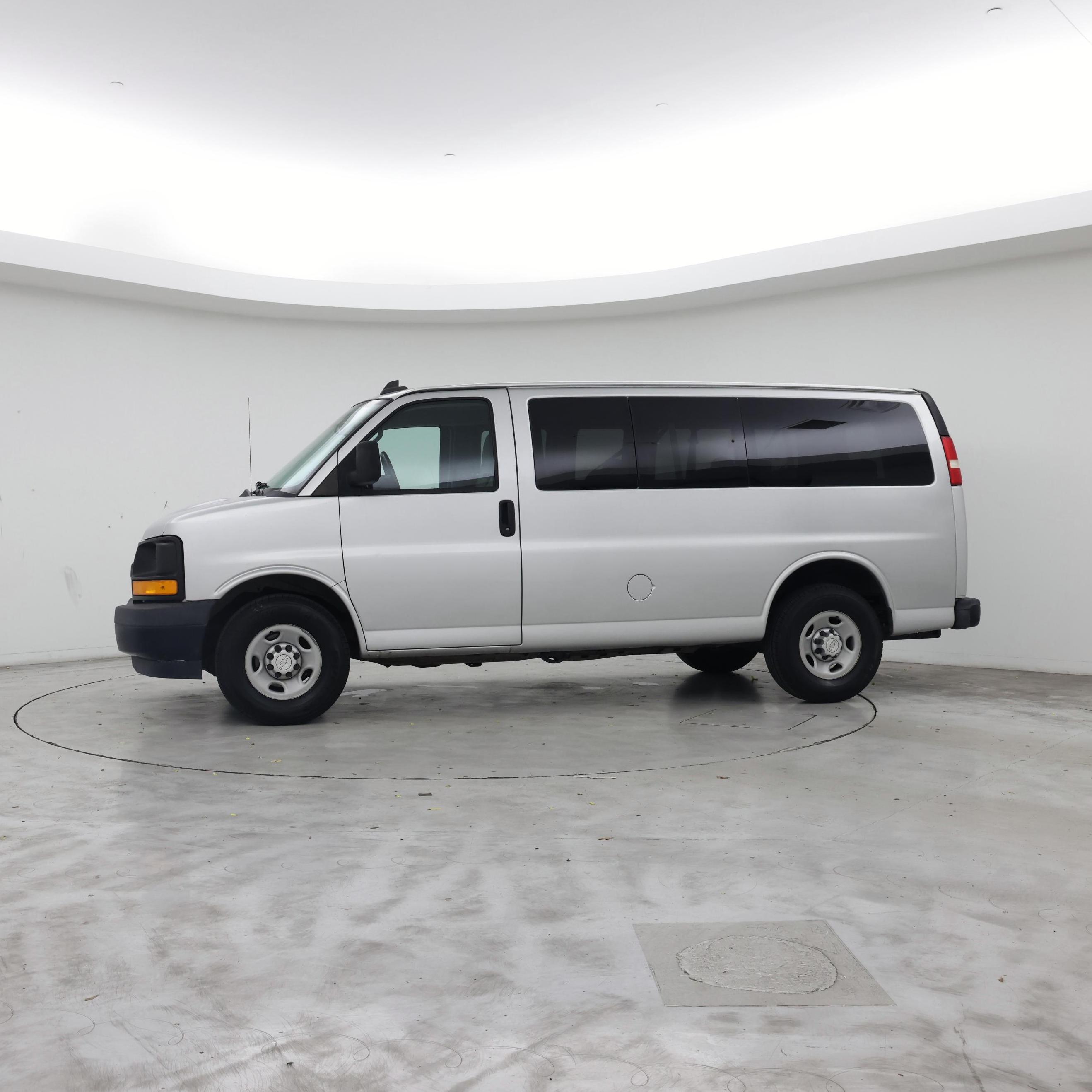 Thumbnail: 2017 Chevrolet Express - 3