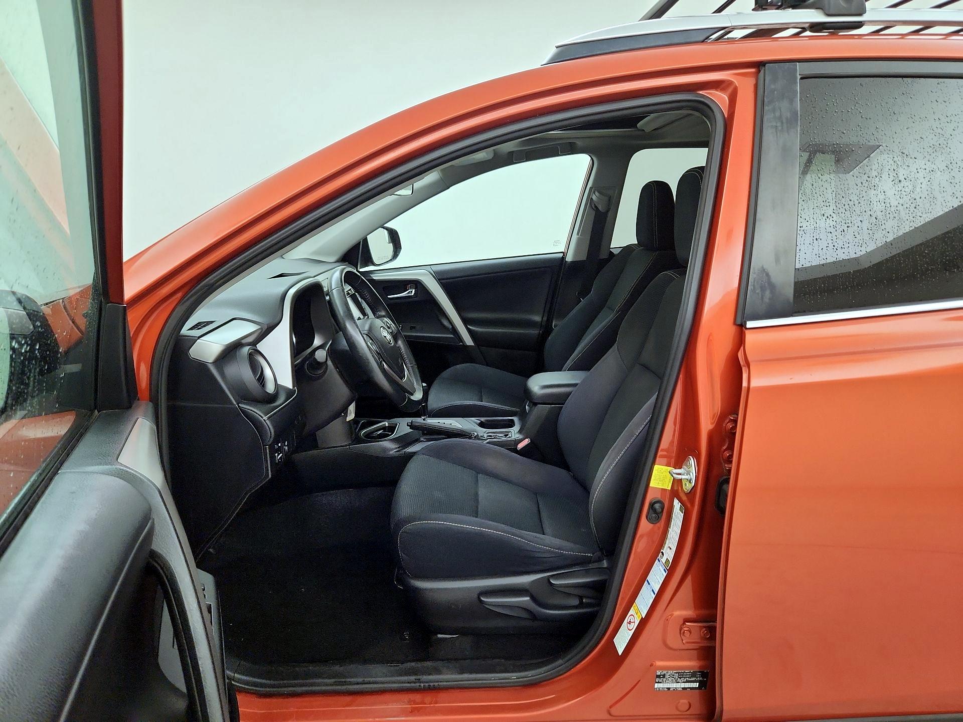 Thumbnail: 2016 Toyota RAV4 - 11