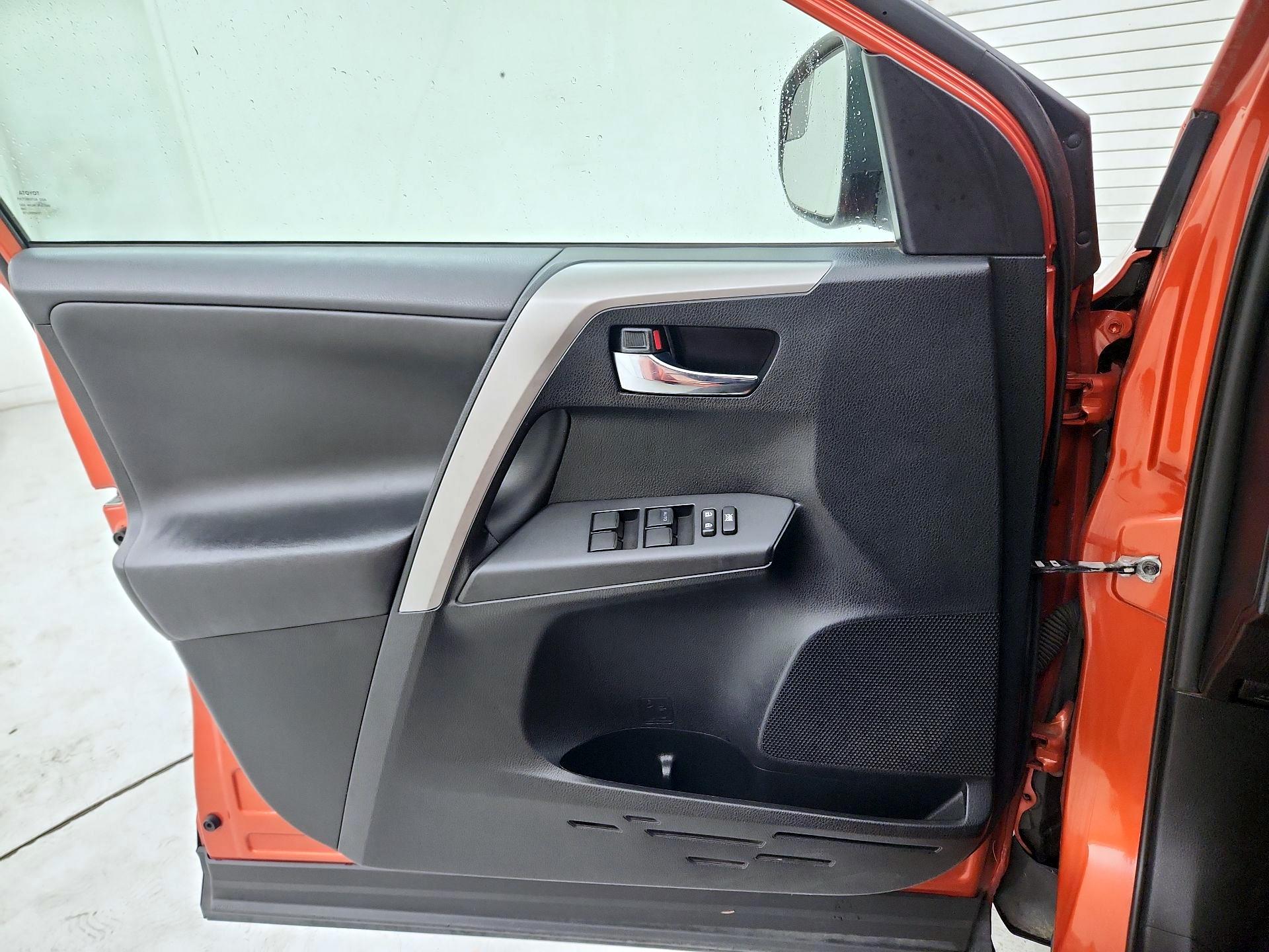 Thumbnail: 2016 Toyota RAV4 - 12