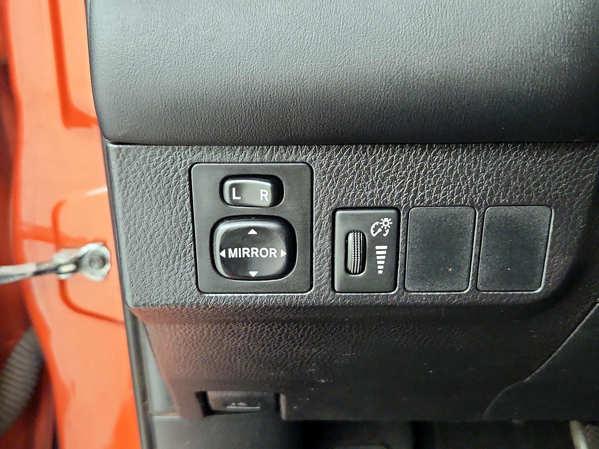 Thumbnail: 2016 Toyota RAV4 - 13