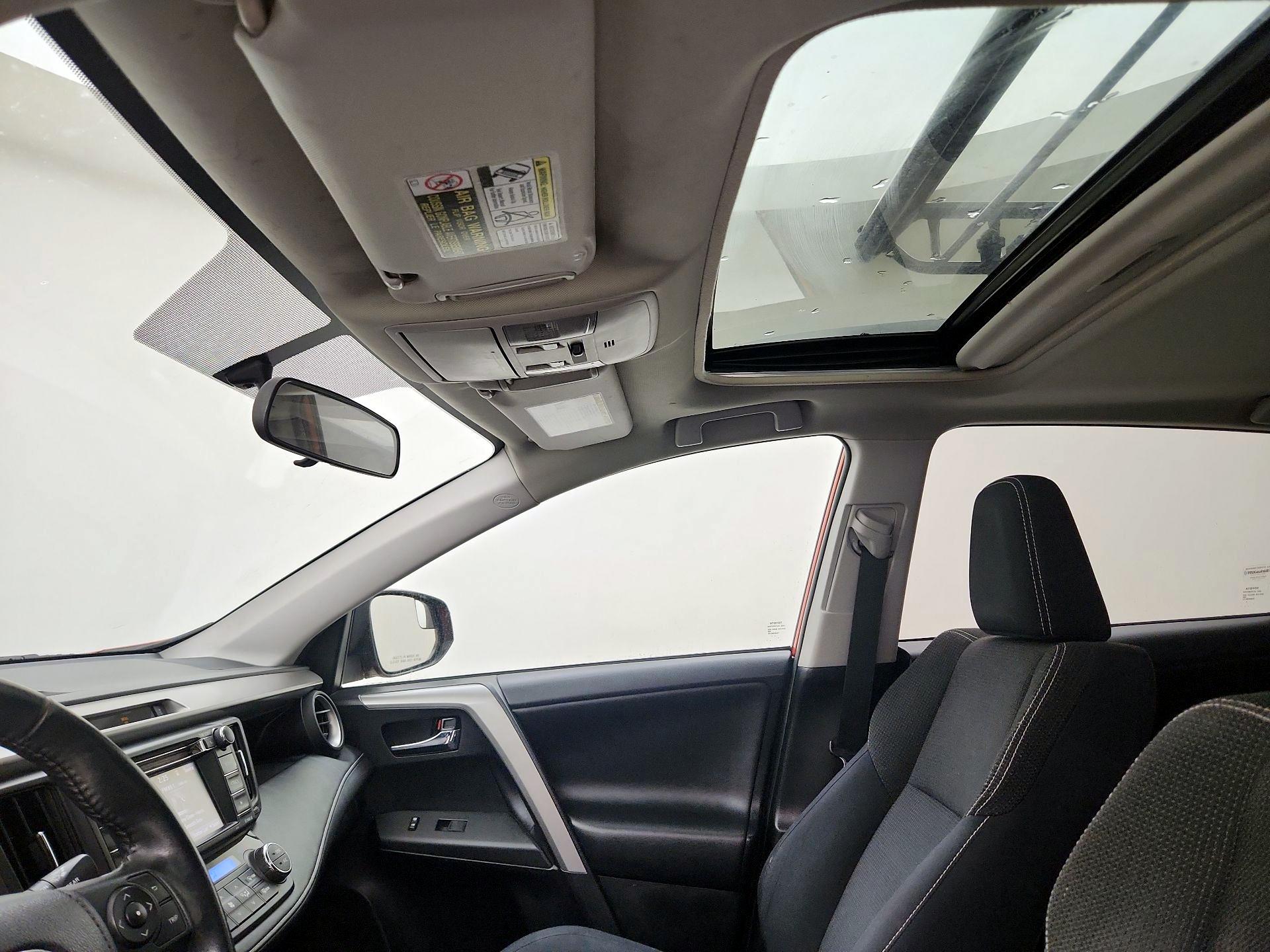 Thumbnail: 2016 Toyota RAV4 - 19