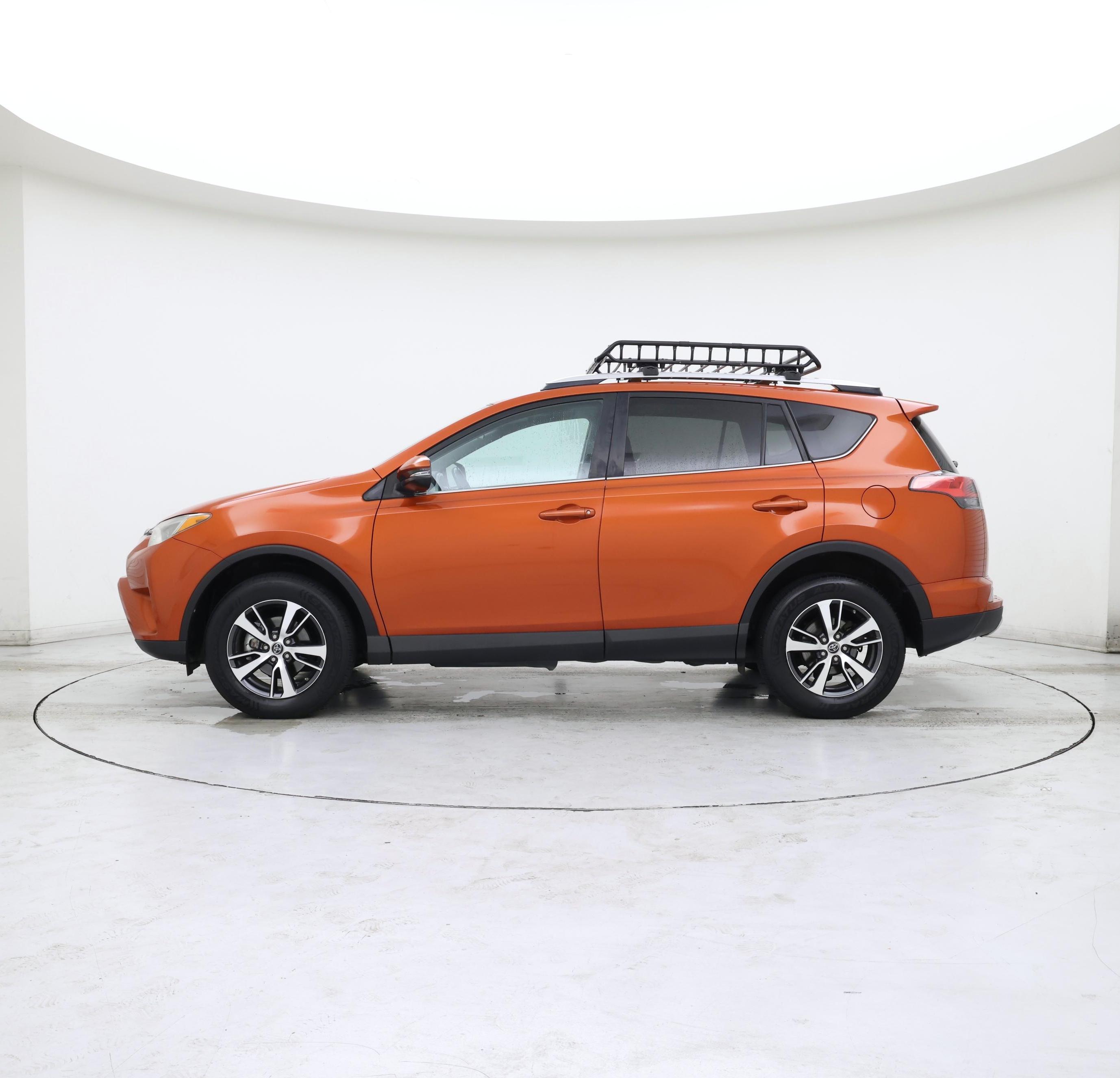 Thumbnail: 2016 Toyota RAV4 - 3