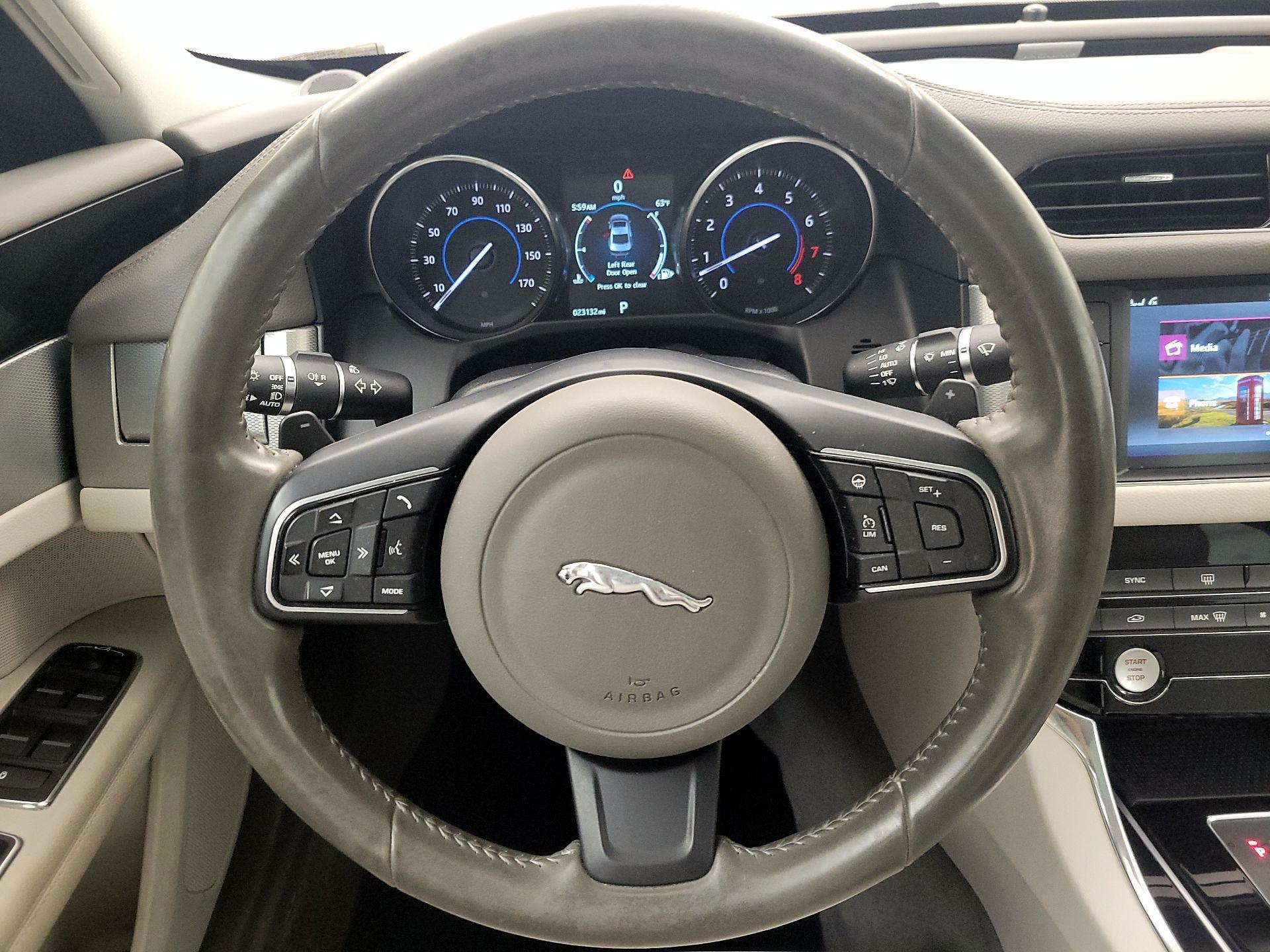 Thumbnail: 2016 Jaguar XF - 10