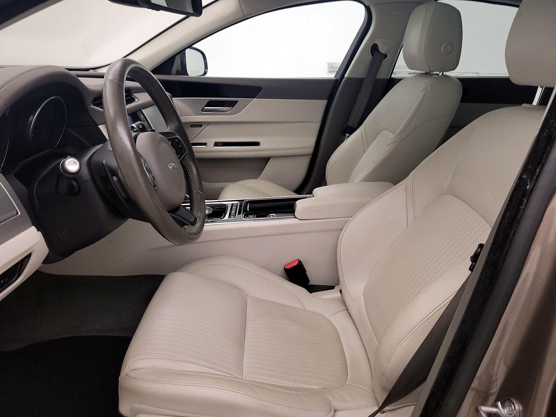 Thumbnail: 2016 Jaguar XF - 11