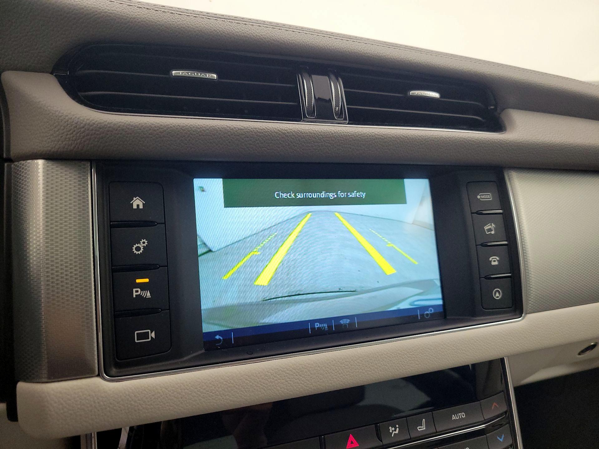 Thumbnail: 2016 Jaguar XF - 13