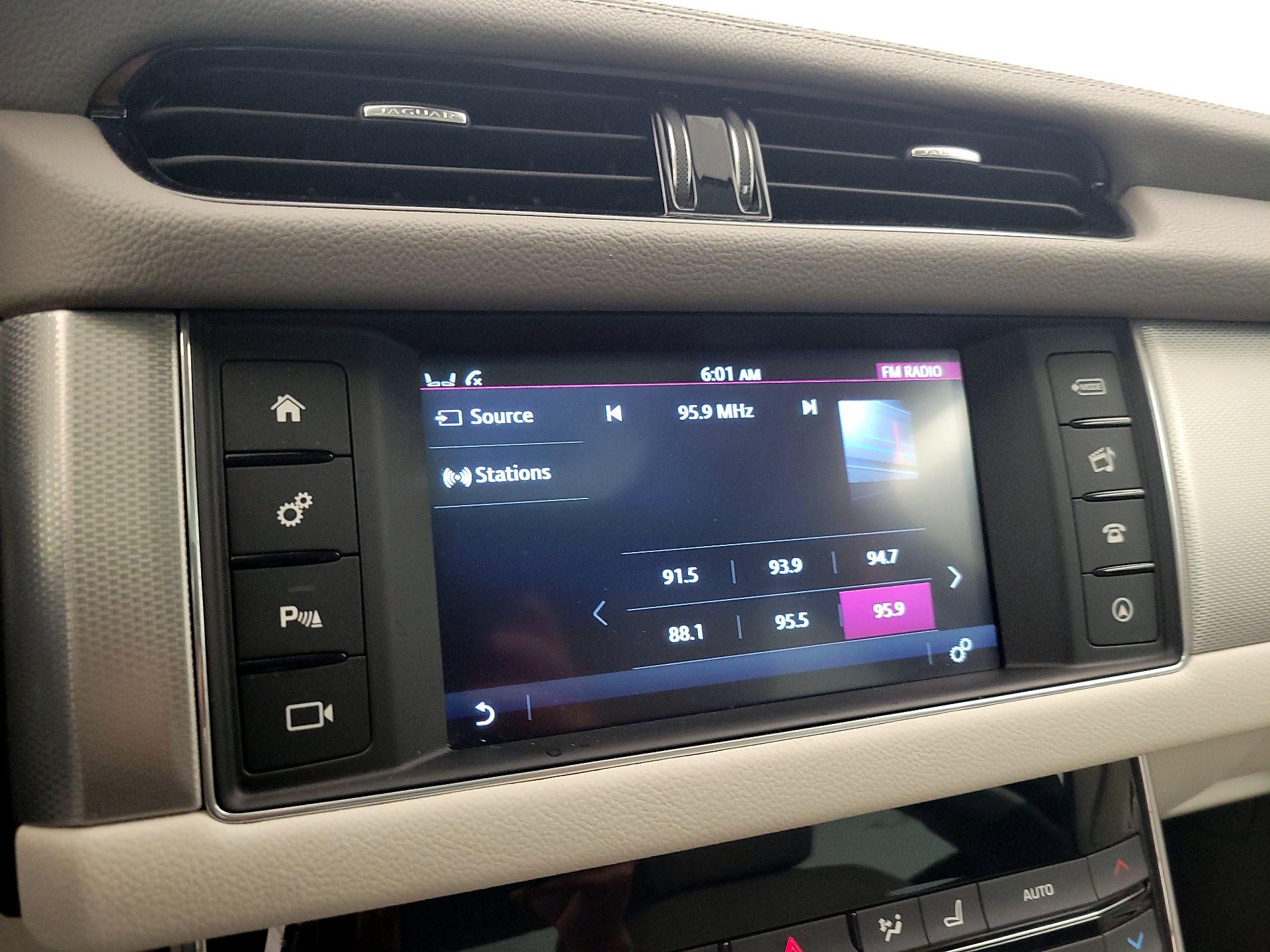 Thumbnail: 2016 Jaguar XF - 14