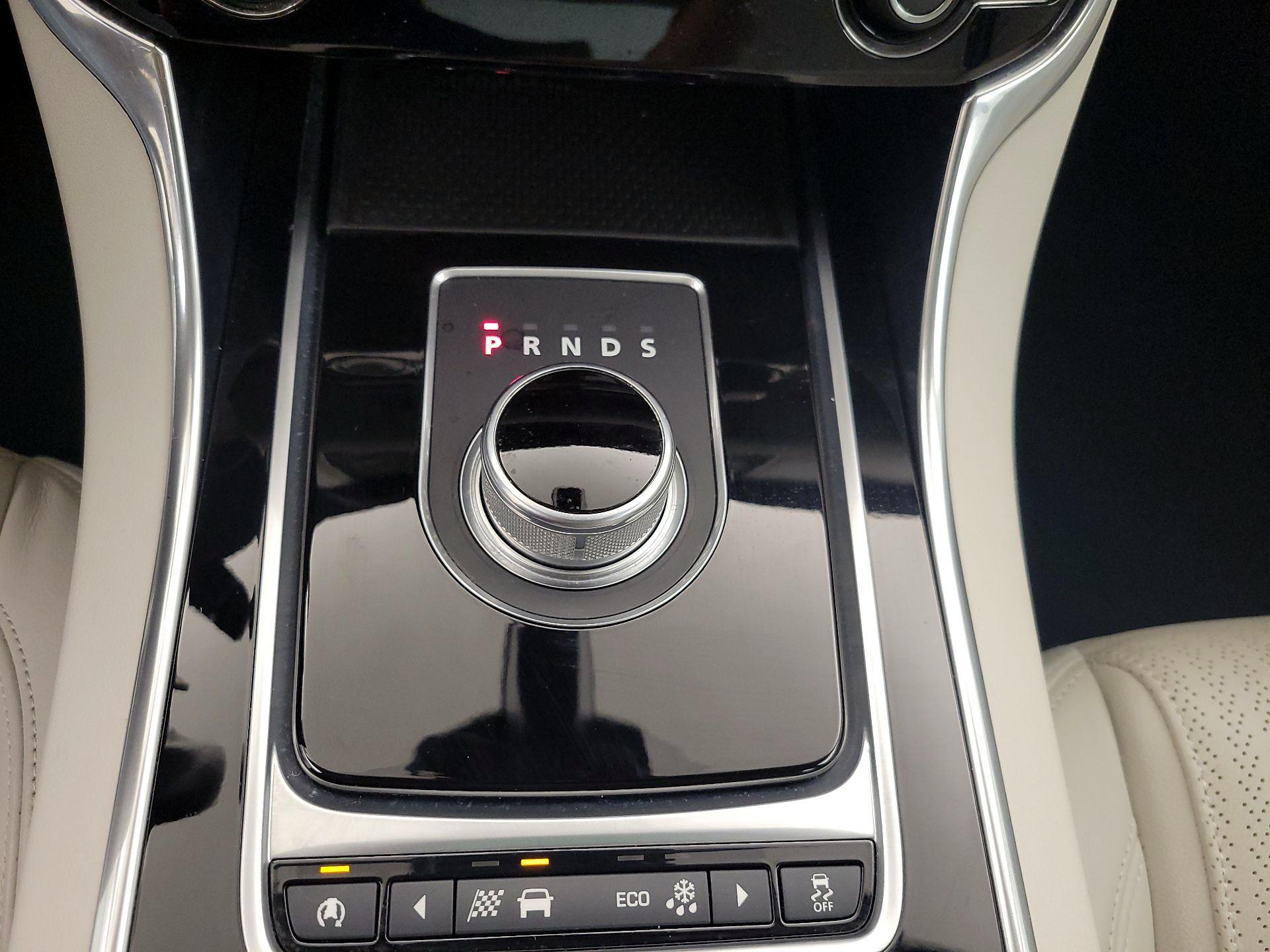 Thumbnail: 2016 Jaguar XF - 16