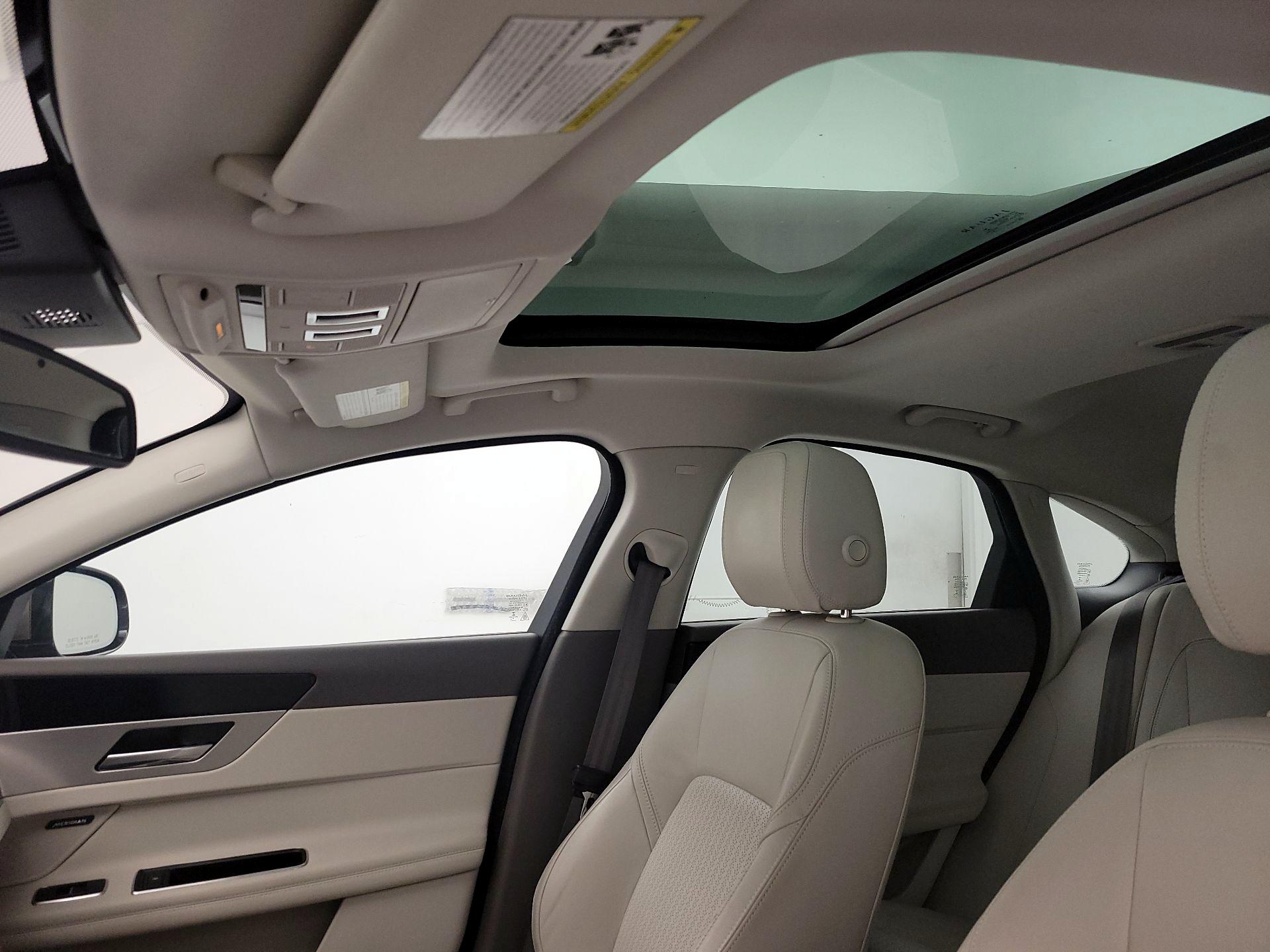 Thumbnail: 2016 Jaguar XF - 17