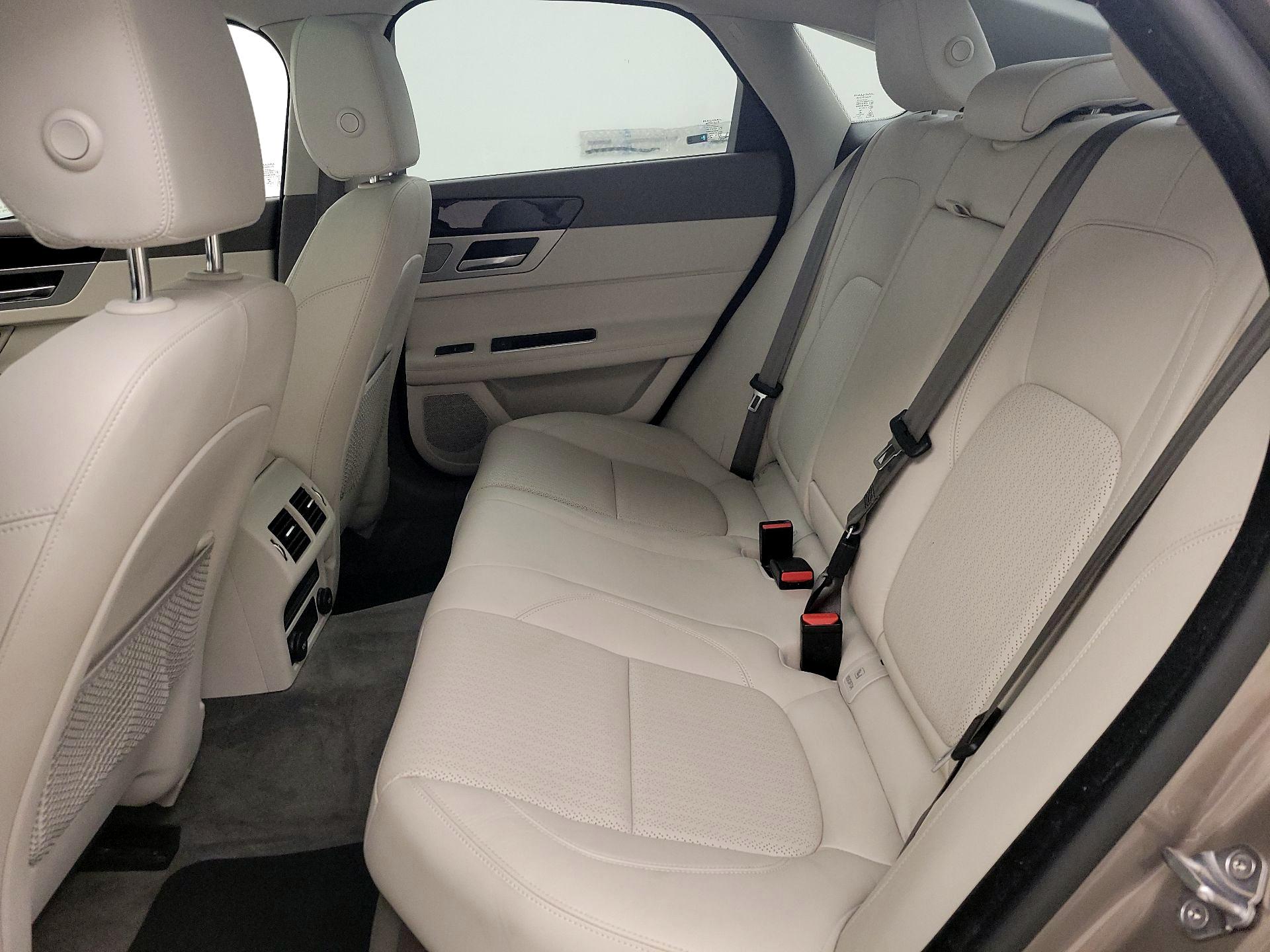 Thumbnail: 2016 Jaguar XF - 18