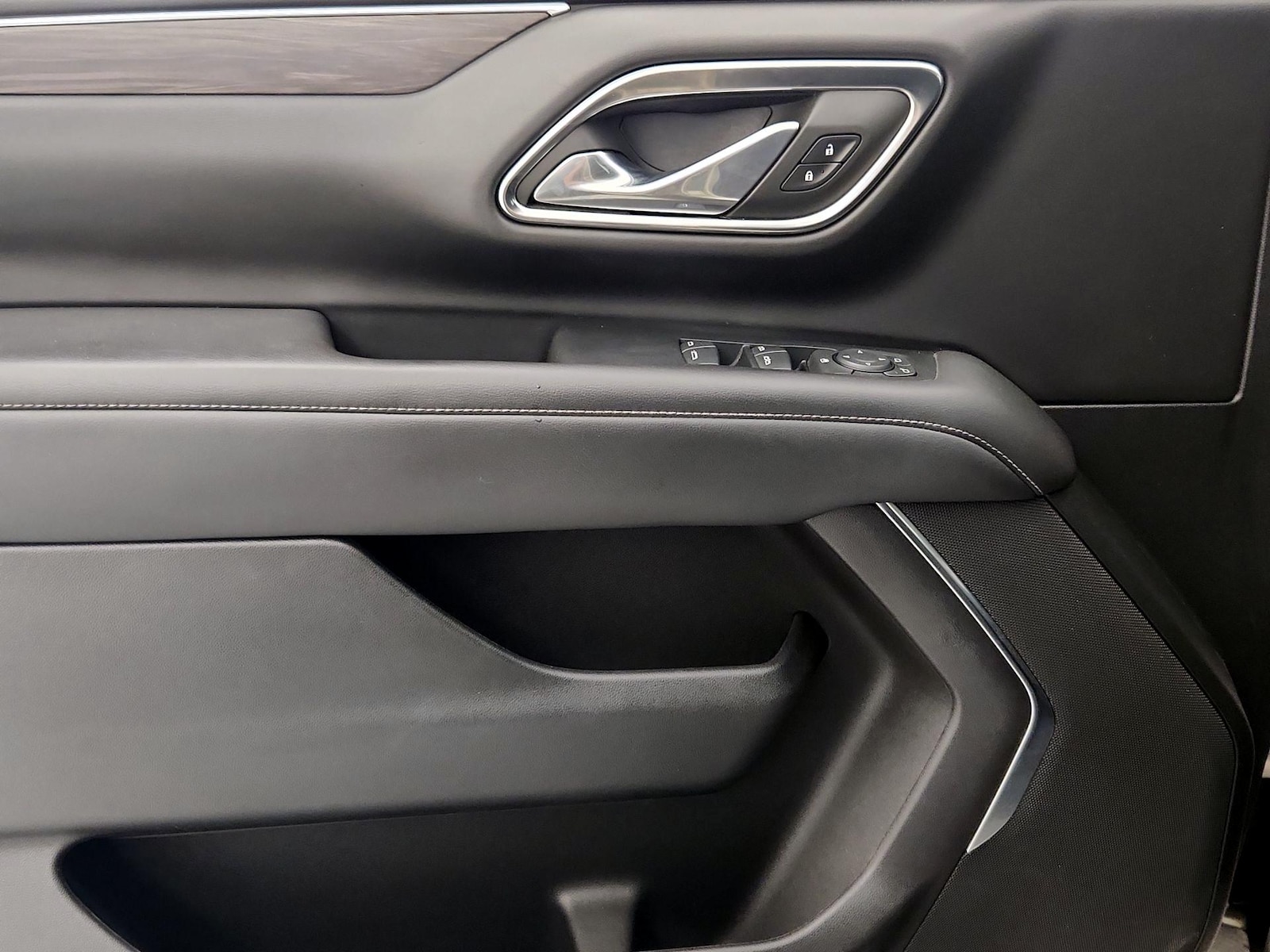 2023 Chevrolet Suburban LS - Photo 13