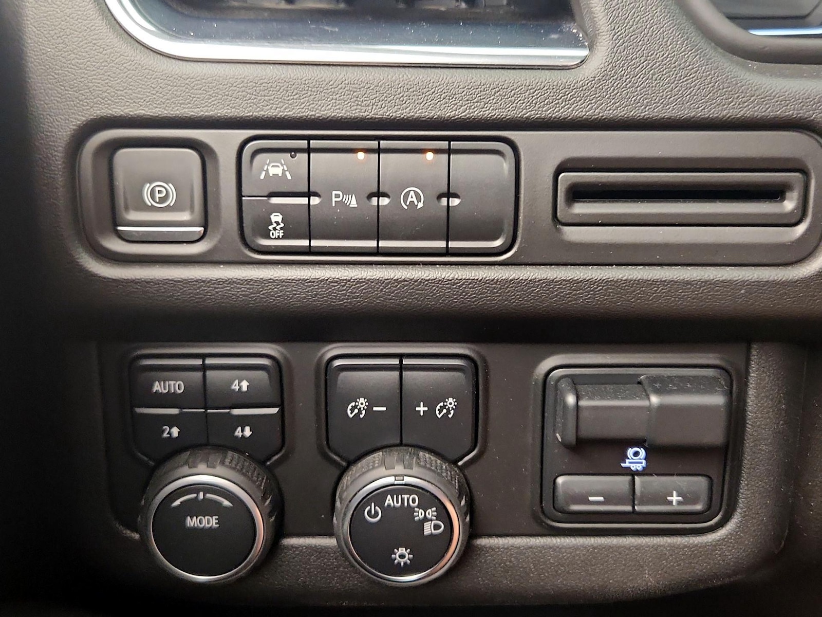 2023 Chevrolet Suburban LS - Photo 14