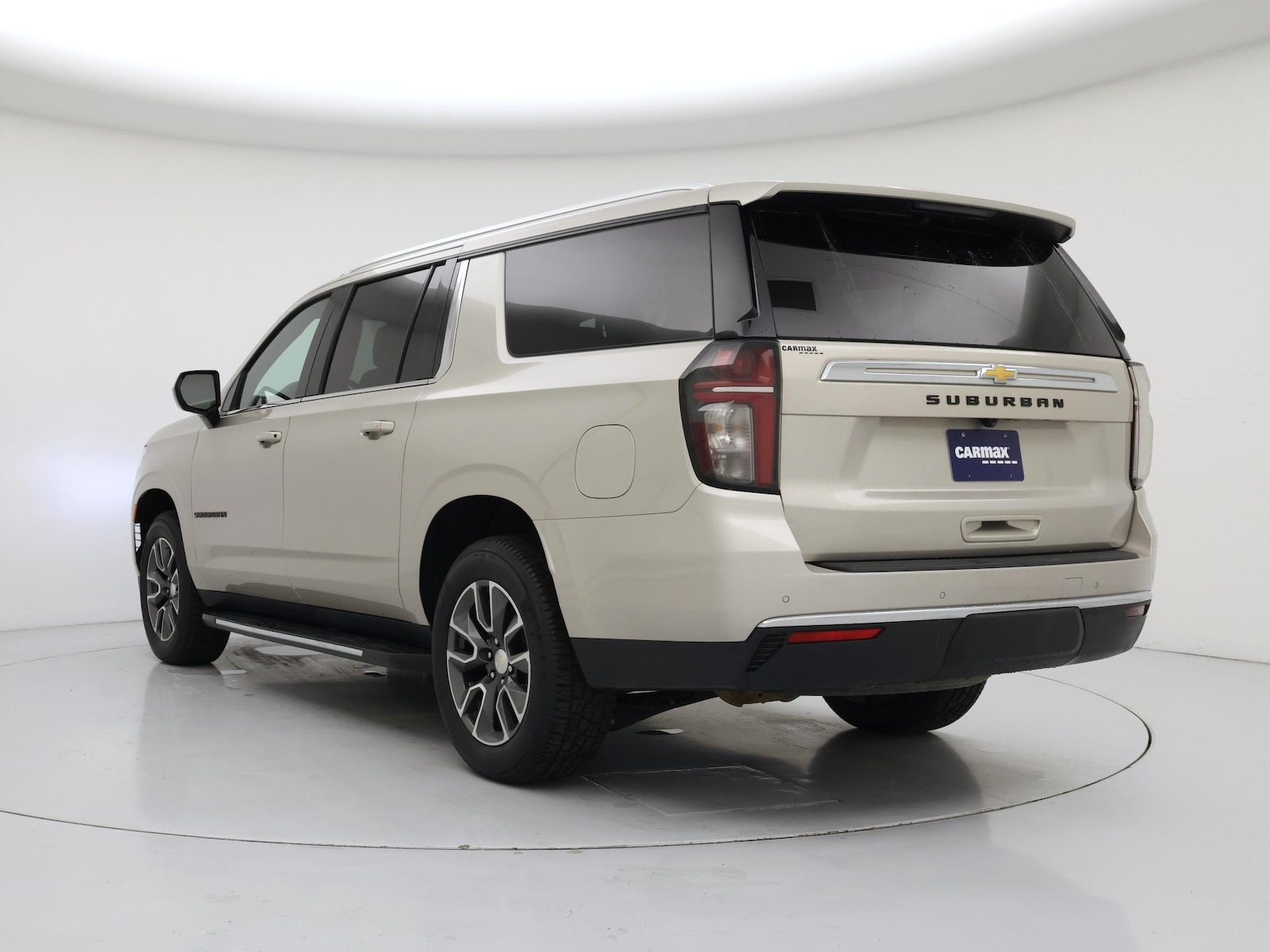 2023 Chevrolet Suburban LS - Photo 3