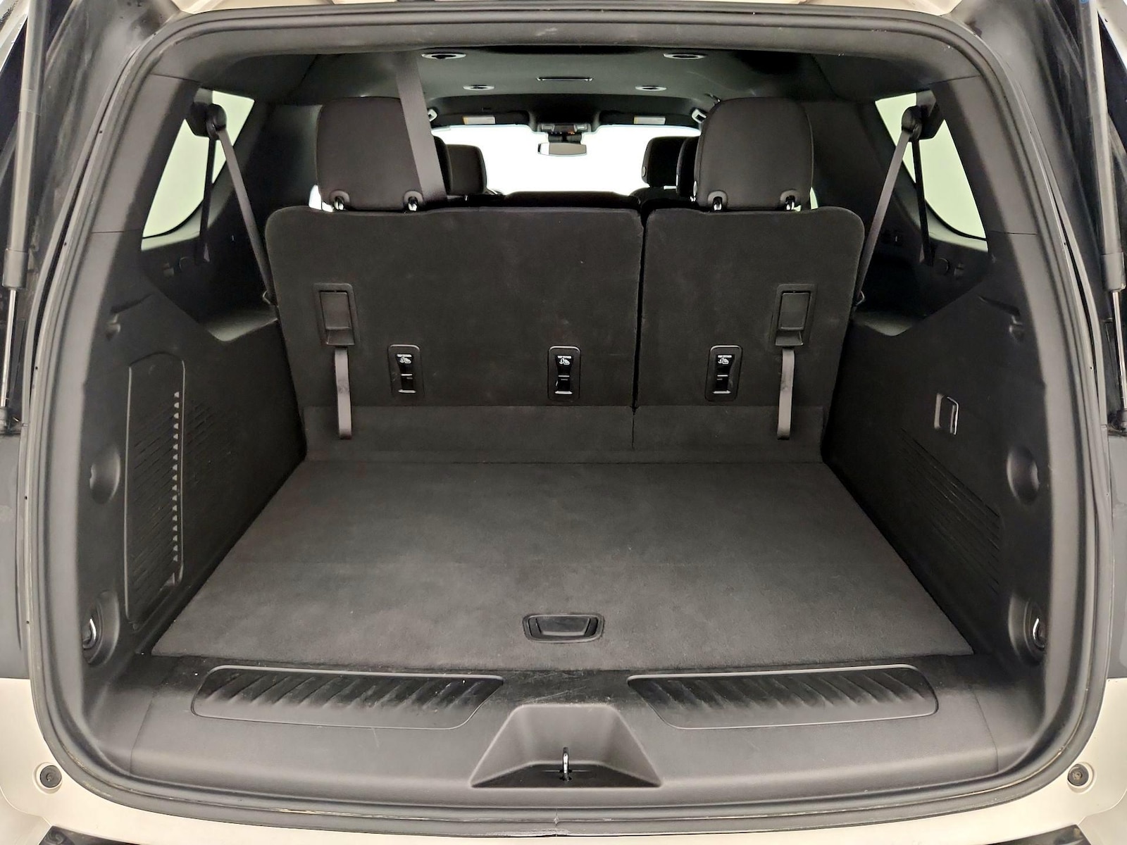 2023 Chevrolet Suburban LS - Photo 22