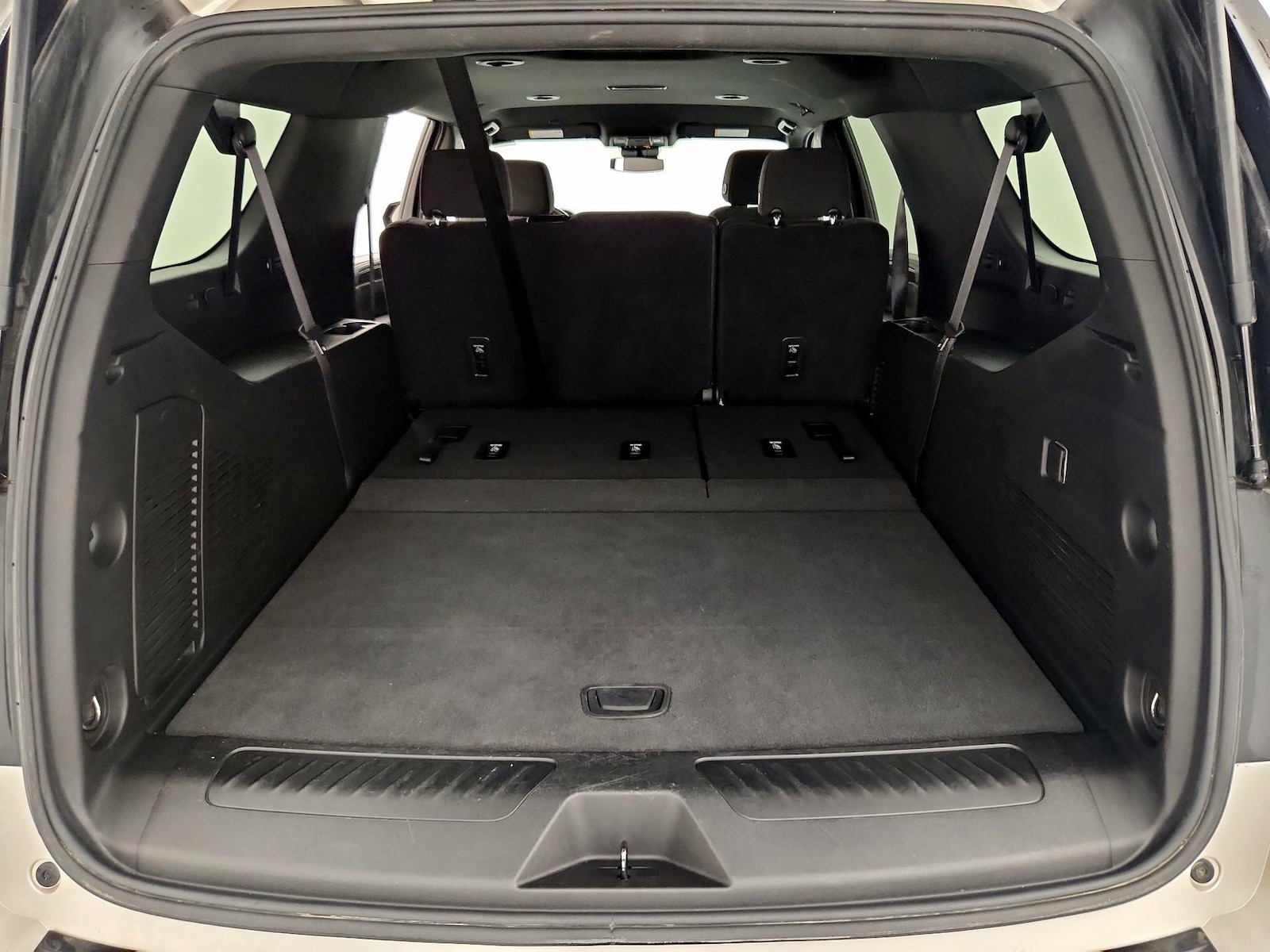 2023 Chevrolet Suburban LS - Photo 23